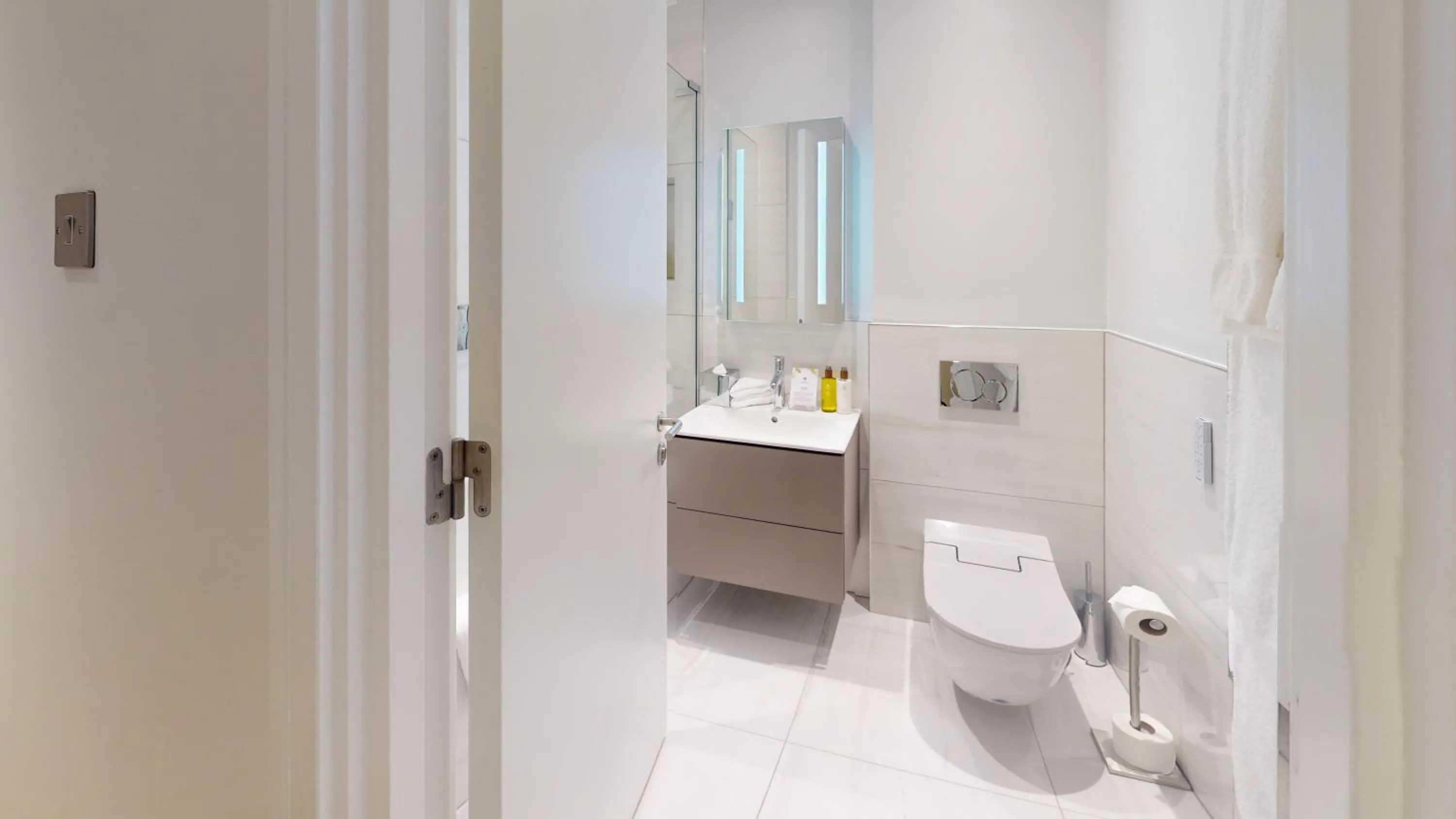 Bathroom in Cheval Harrington Court at South Kensington