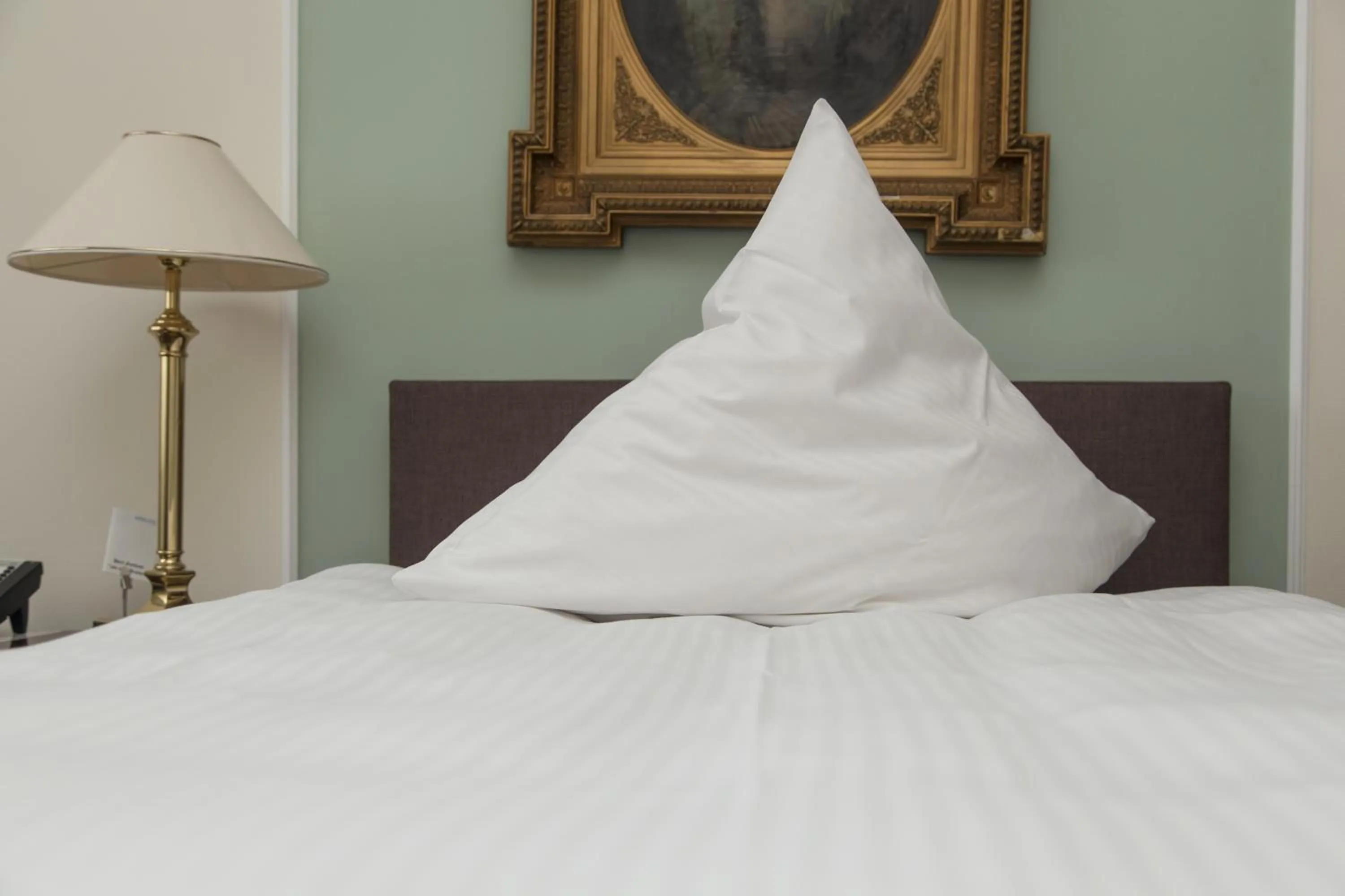 Bed in Hotel Zum Alten Brunnen