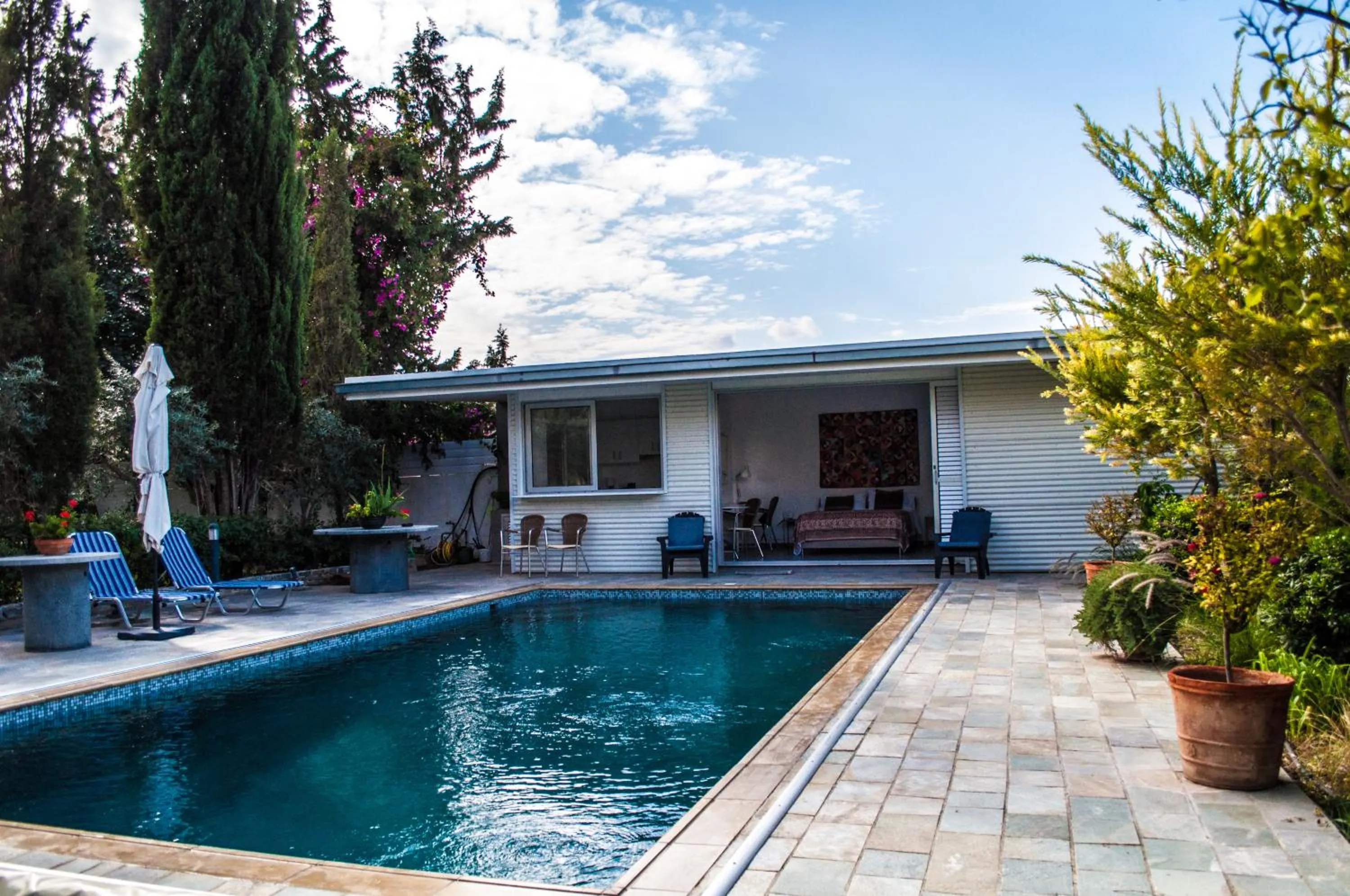 Idyllic studio with private pool