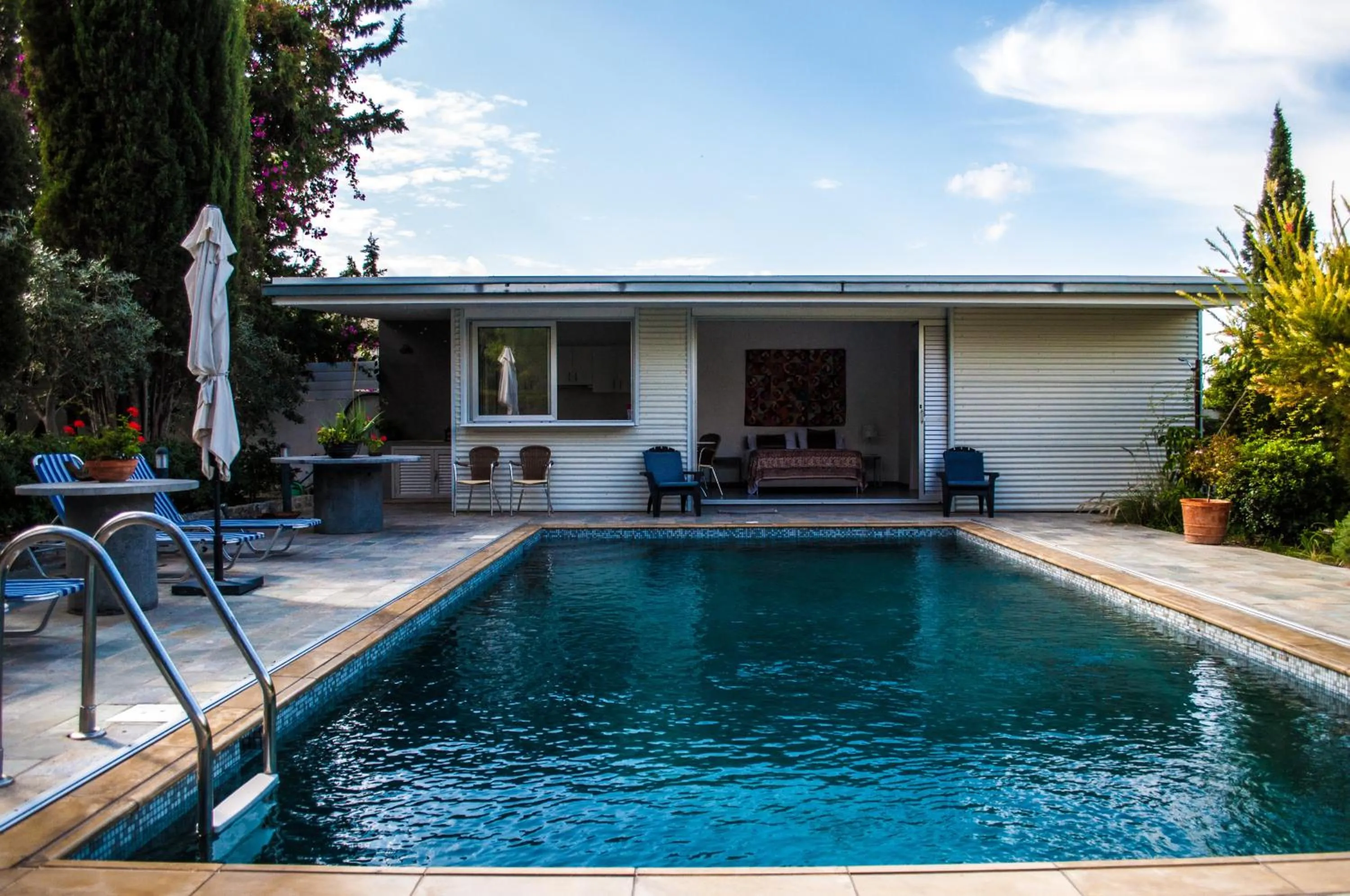 Idyllic studio with private pool