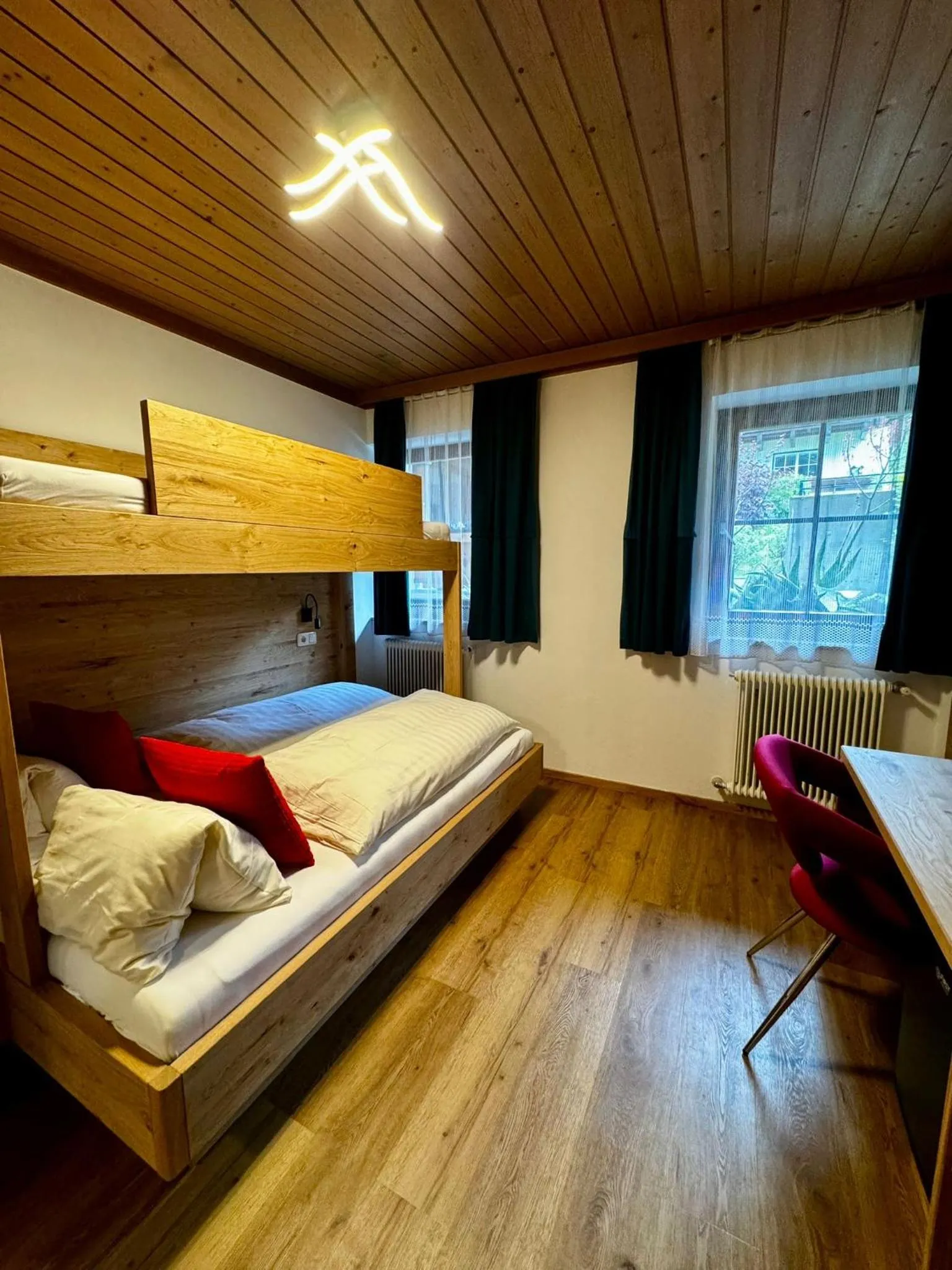 Bed in Pension Lederergütl - Jokercard & Parkplatz inkl