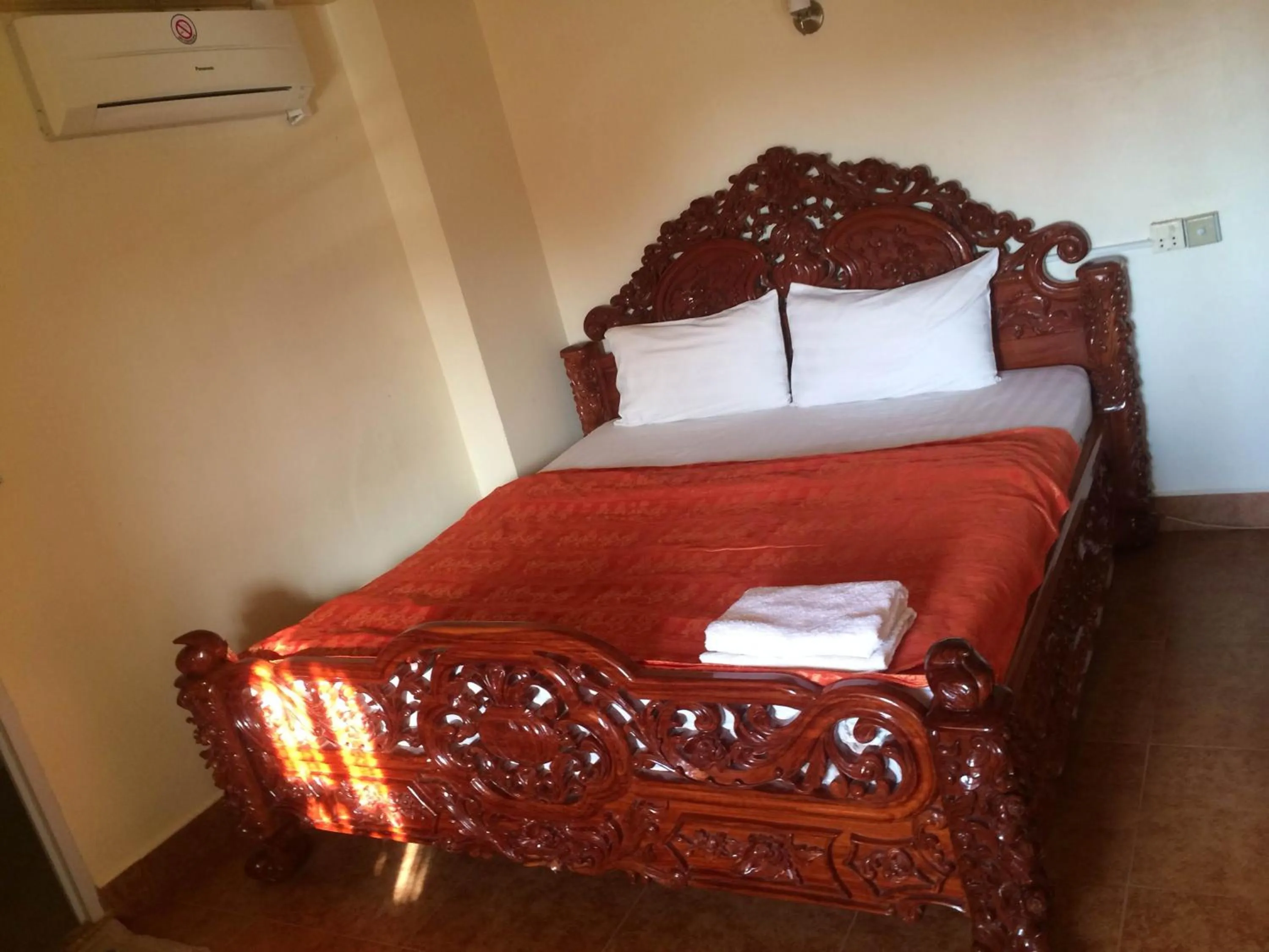 bunk bed, Bed in Lux Guesthouse
