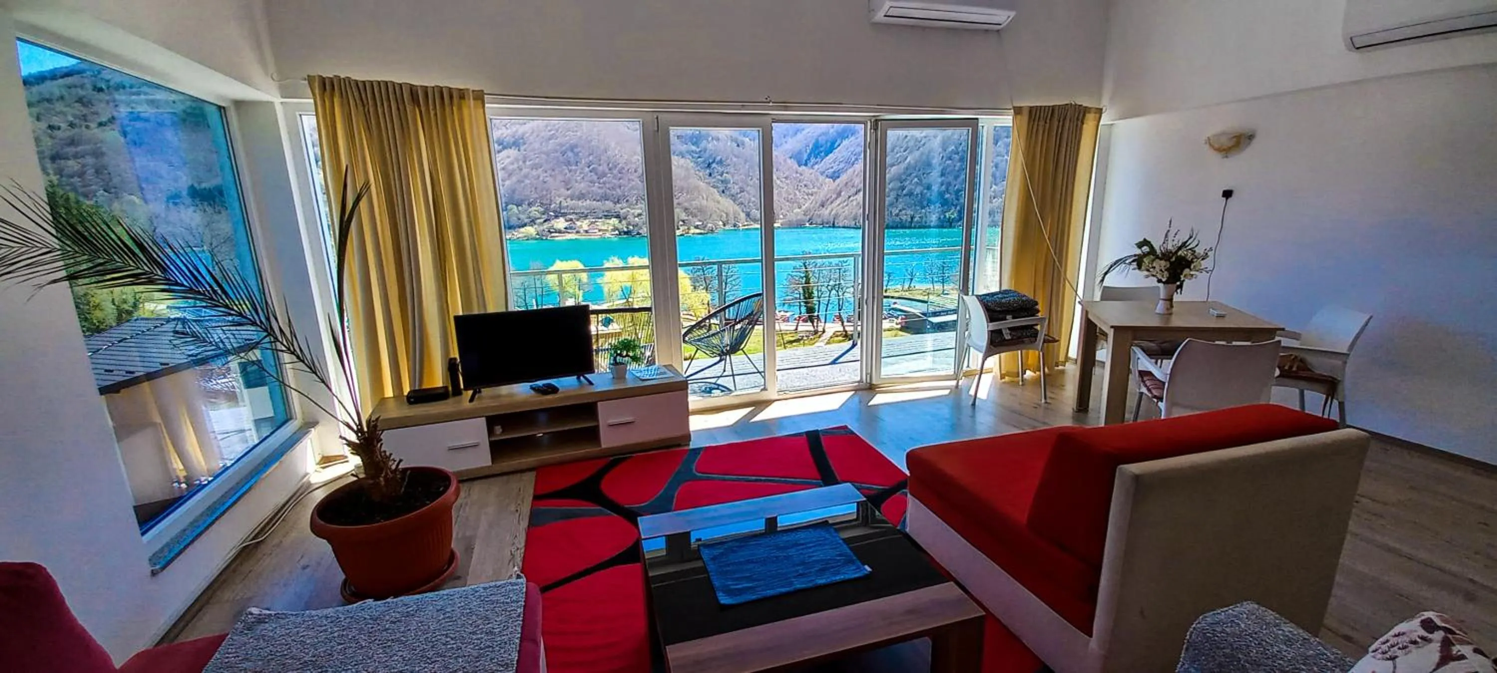 Royal Town Luxury with Panoramic View Wake up to breathtaking lake views and pure tranquility