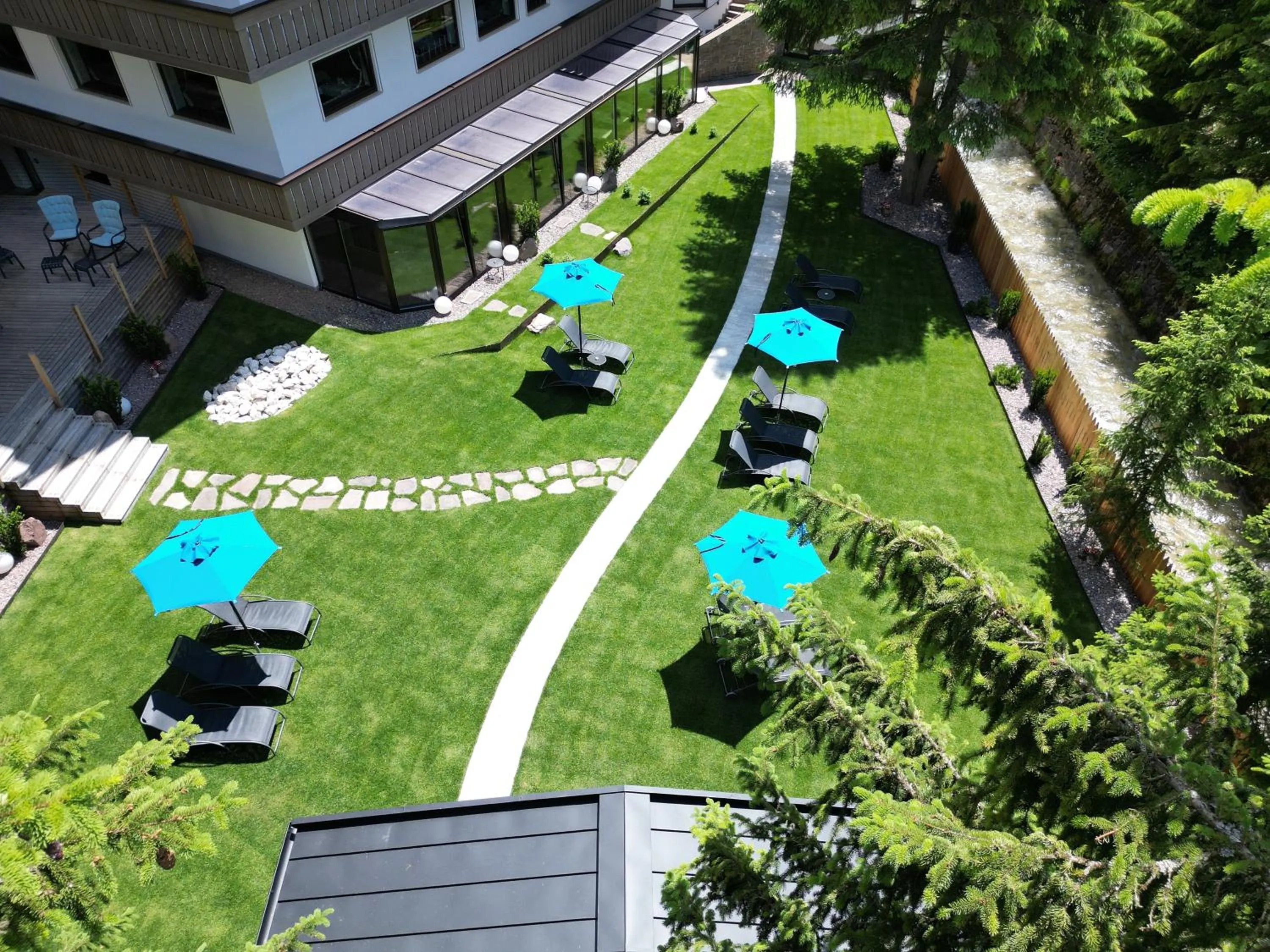 Garden in The Laurin Small & Charming