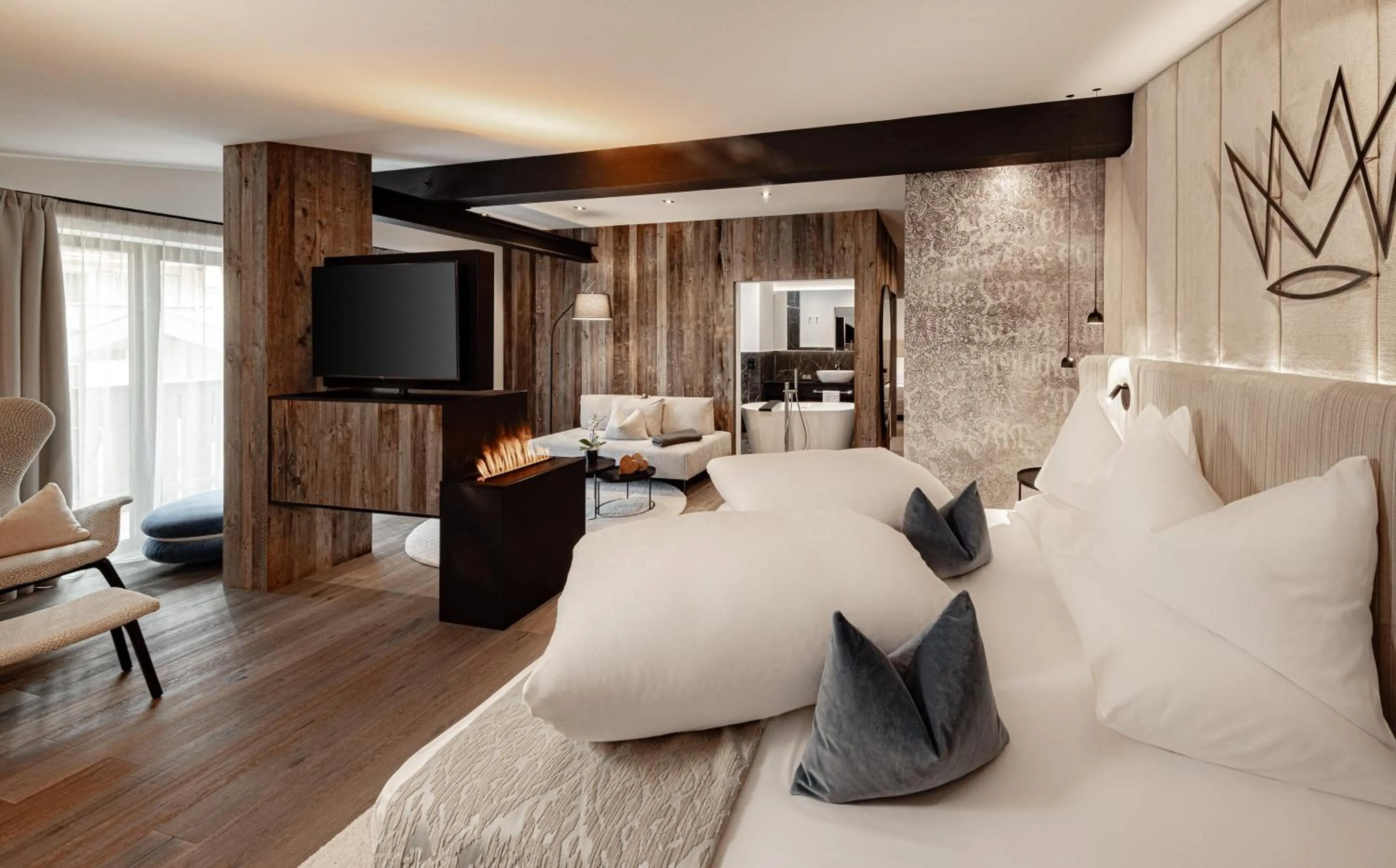 Bedroom, Bed in The Laurin Small & Charming