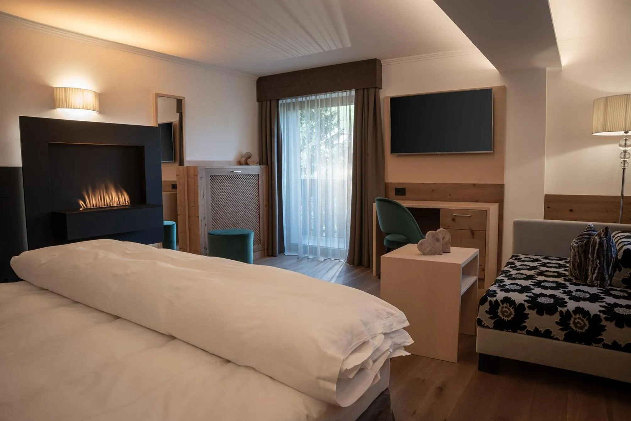 Bedroom, Bed in The Laurin Small & Charming