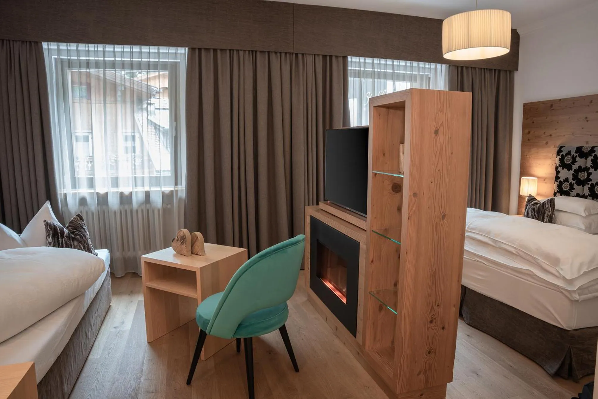 Bedroom, Bed in The Laurin Small & Charming