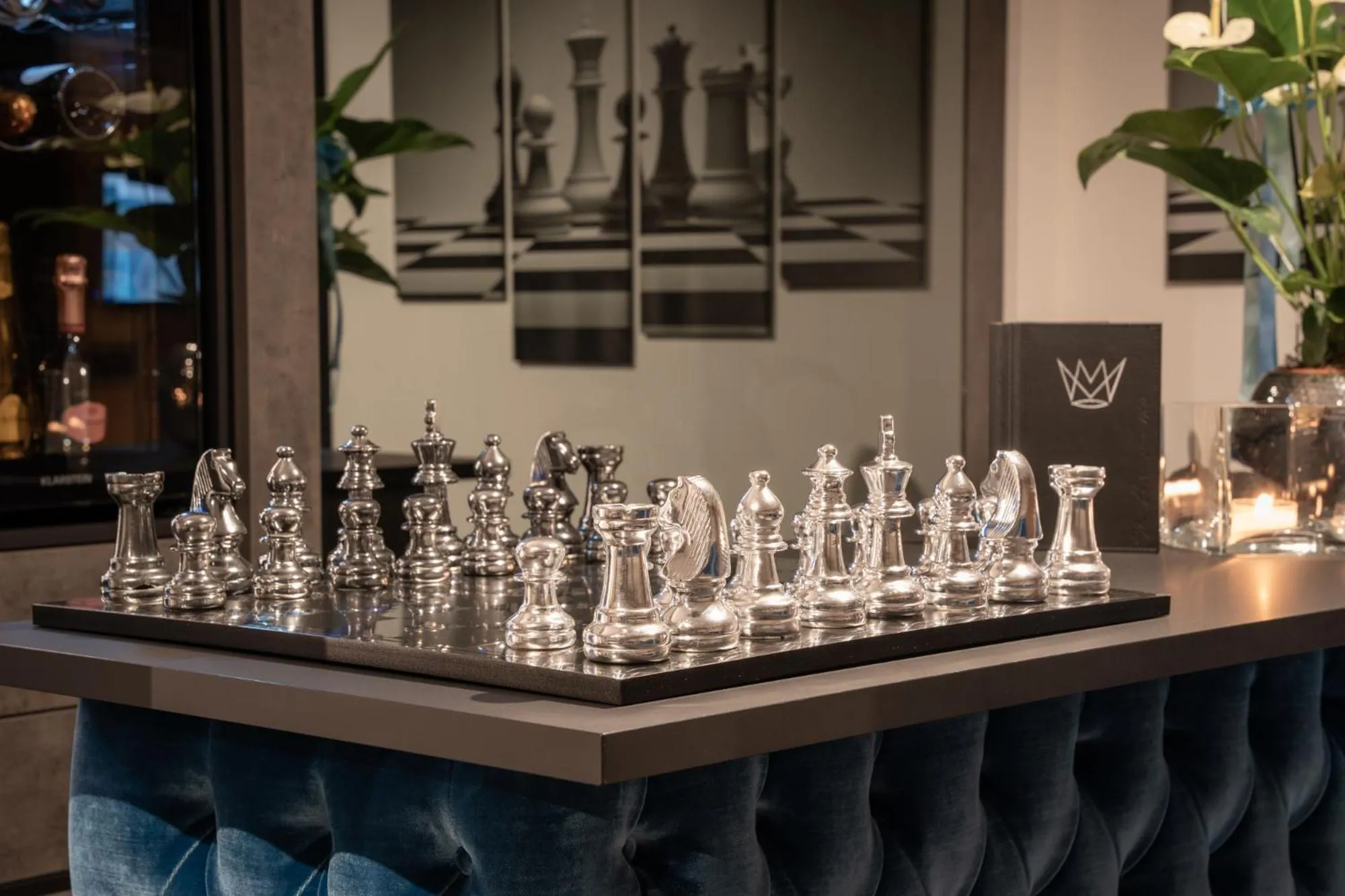 Billiard in The Laurin Small & Charming