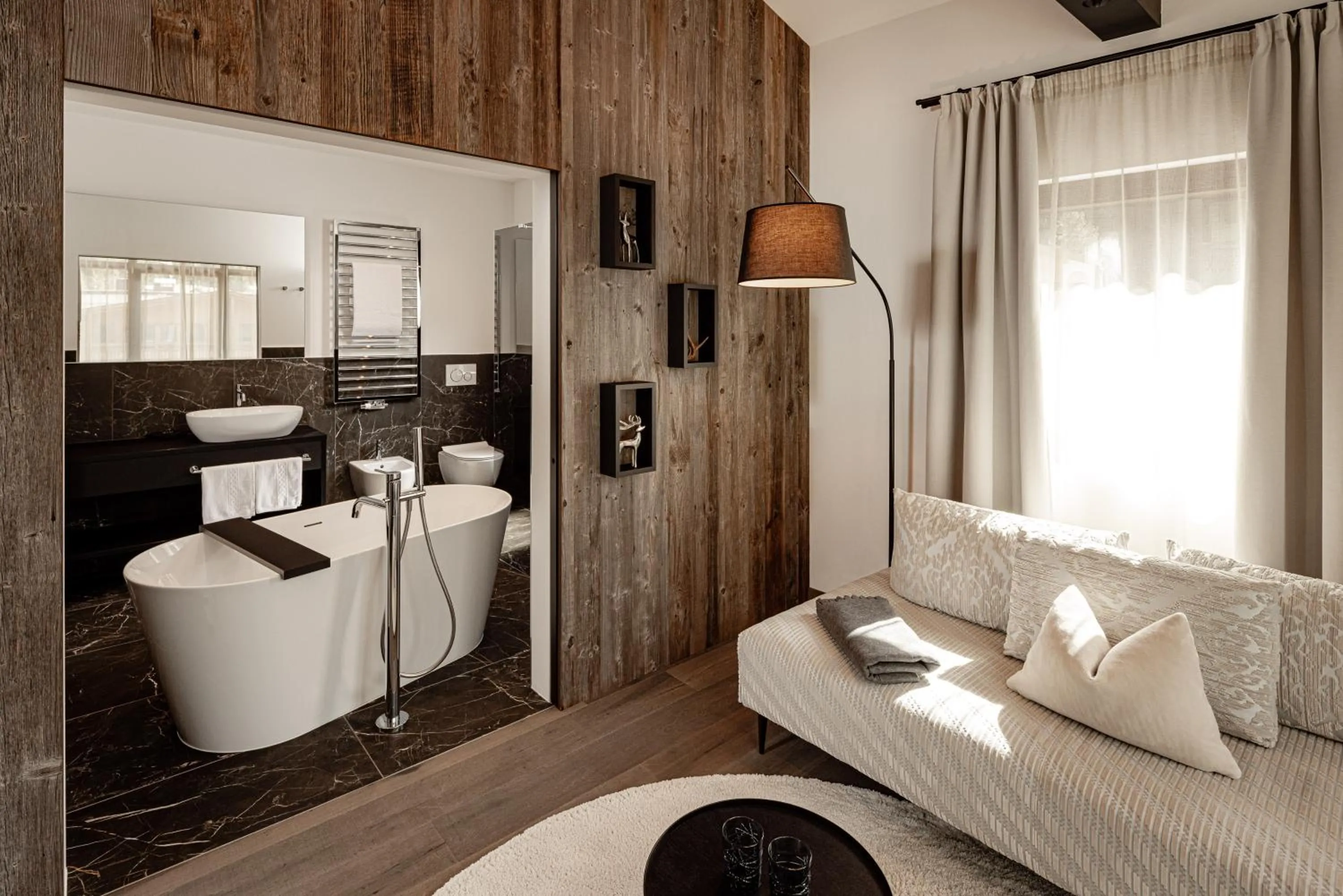 Bedroom, Bed in The Laurin Small & Charming