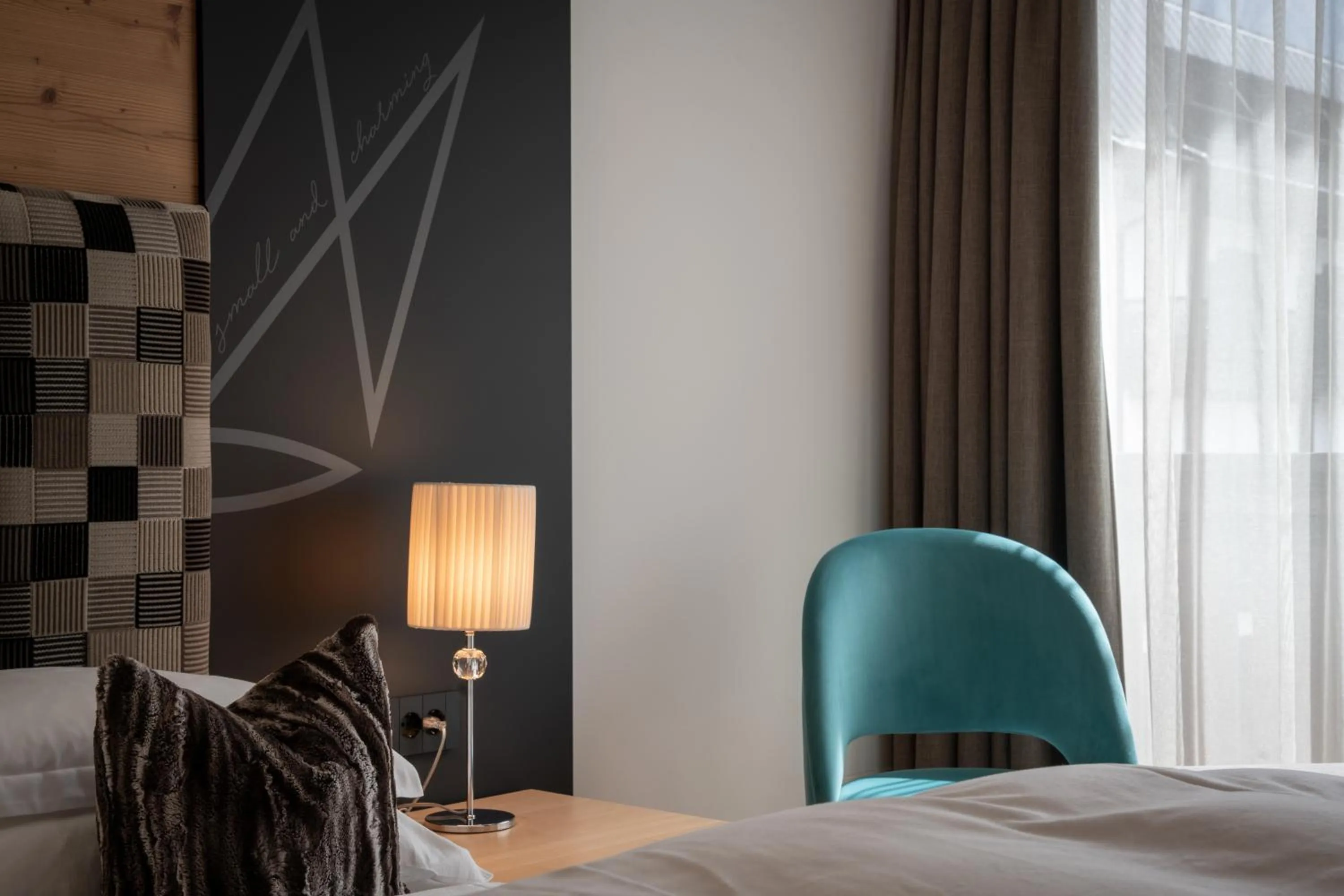 Bedroom, Bed in The Laurin Small & Charming