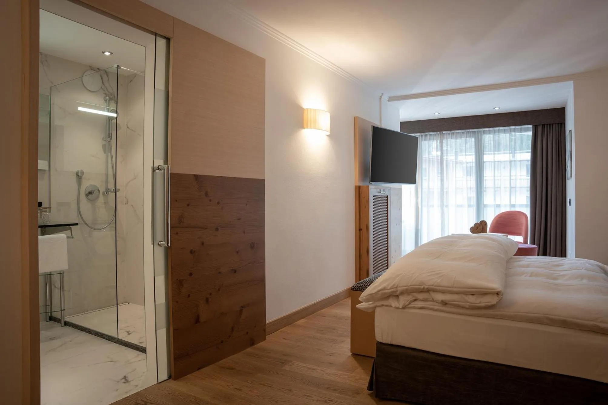 Bedroom, Bed in The Laurin Small & Charming