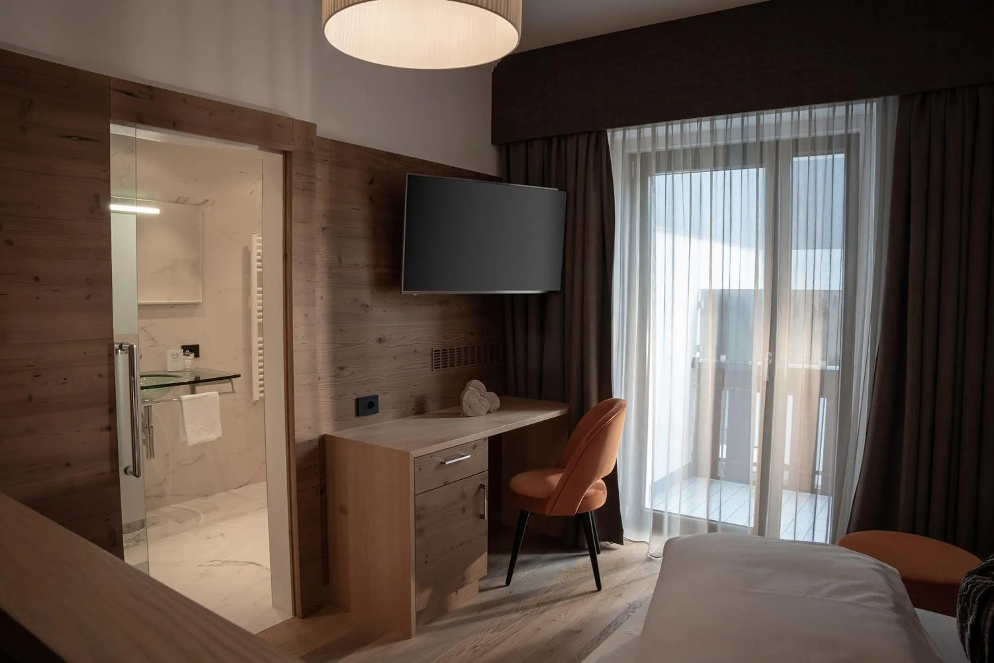 Bedroom, Bed in The Laurin Small & Charming