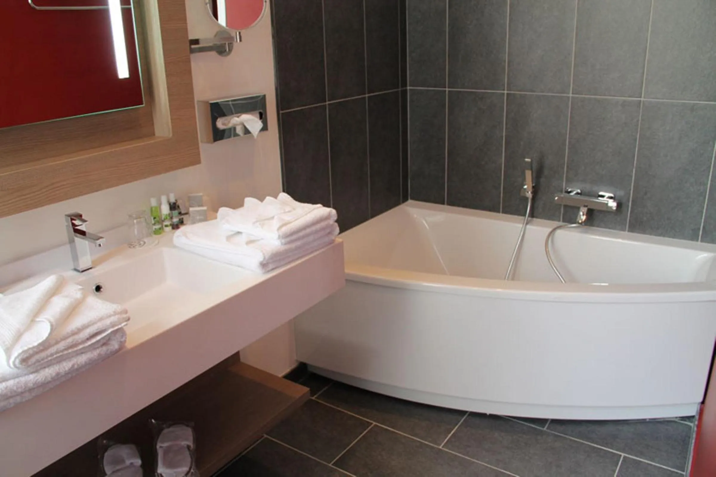 Bathroom in Hôtel François Premier Cognac Centre