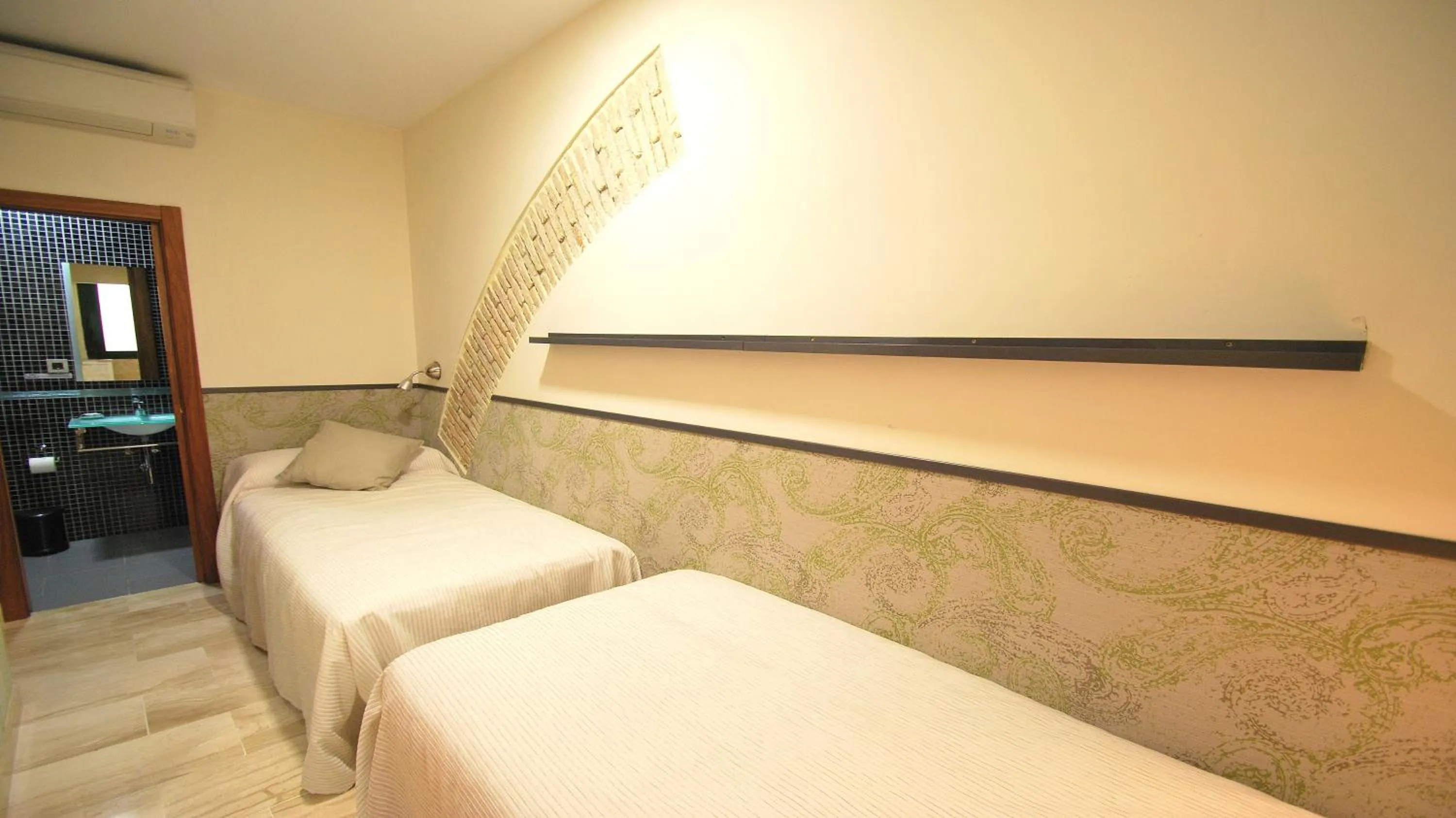 Bedroom, Bed in Apartamentos Living Sevilla Centro Maestranza