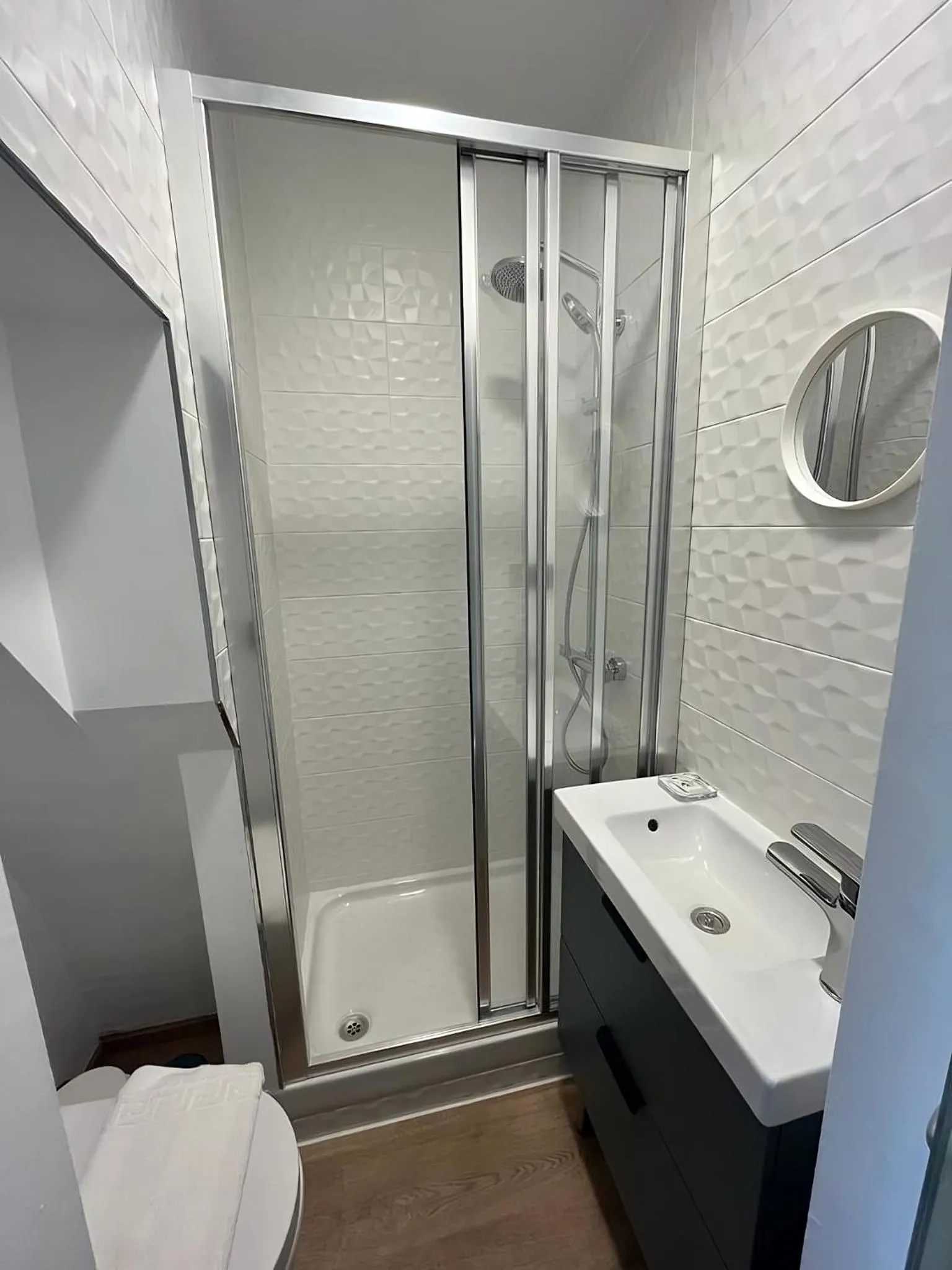 Bathroom in Apartamentos Living Sevilla Centro Maestranza