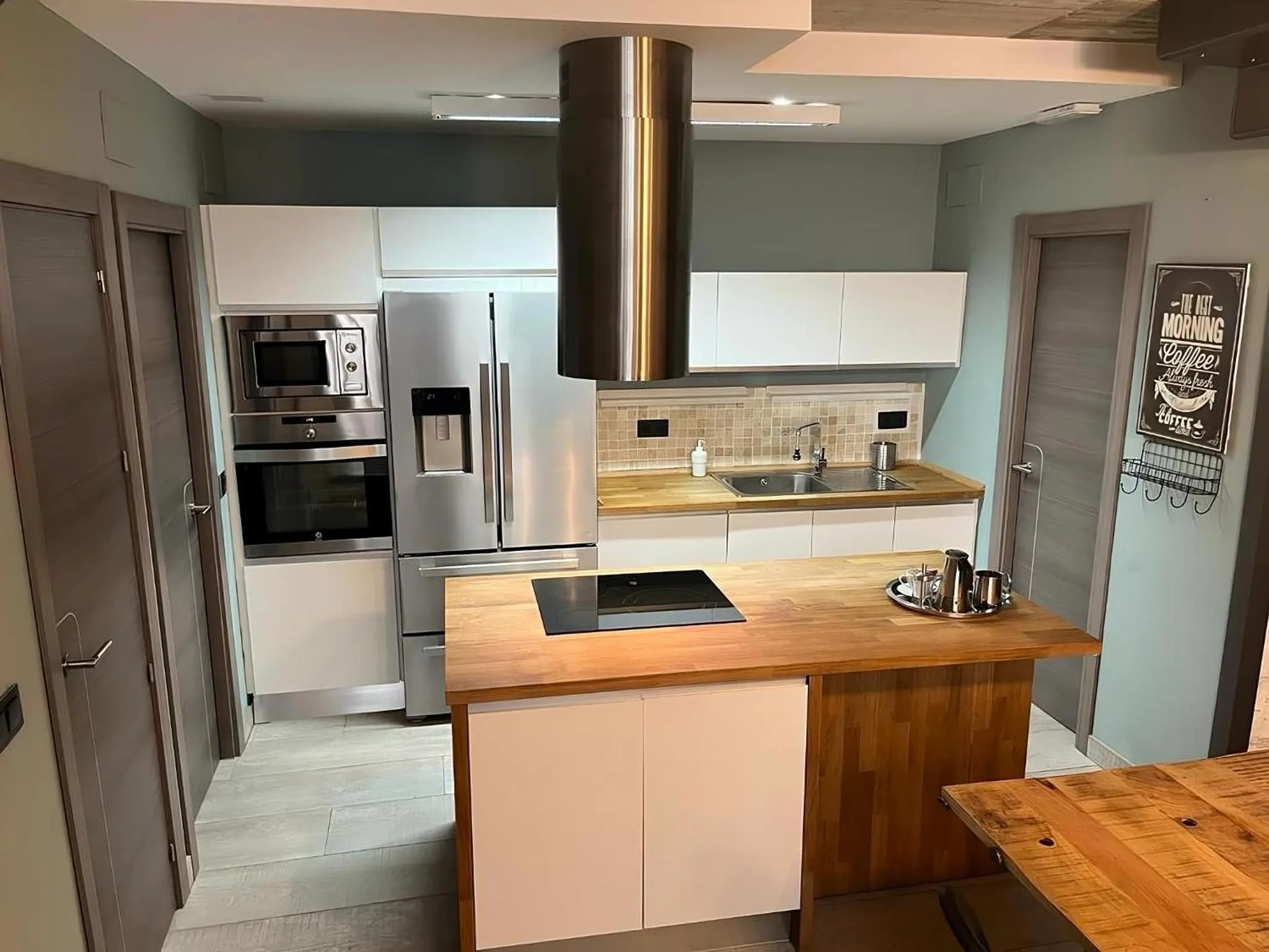 Kitchen or kitchenette in Apartamentos Living Sevilla Centro Maestranza