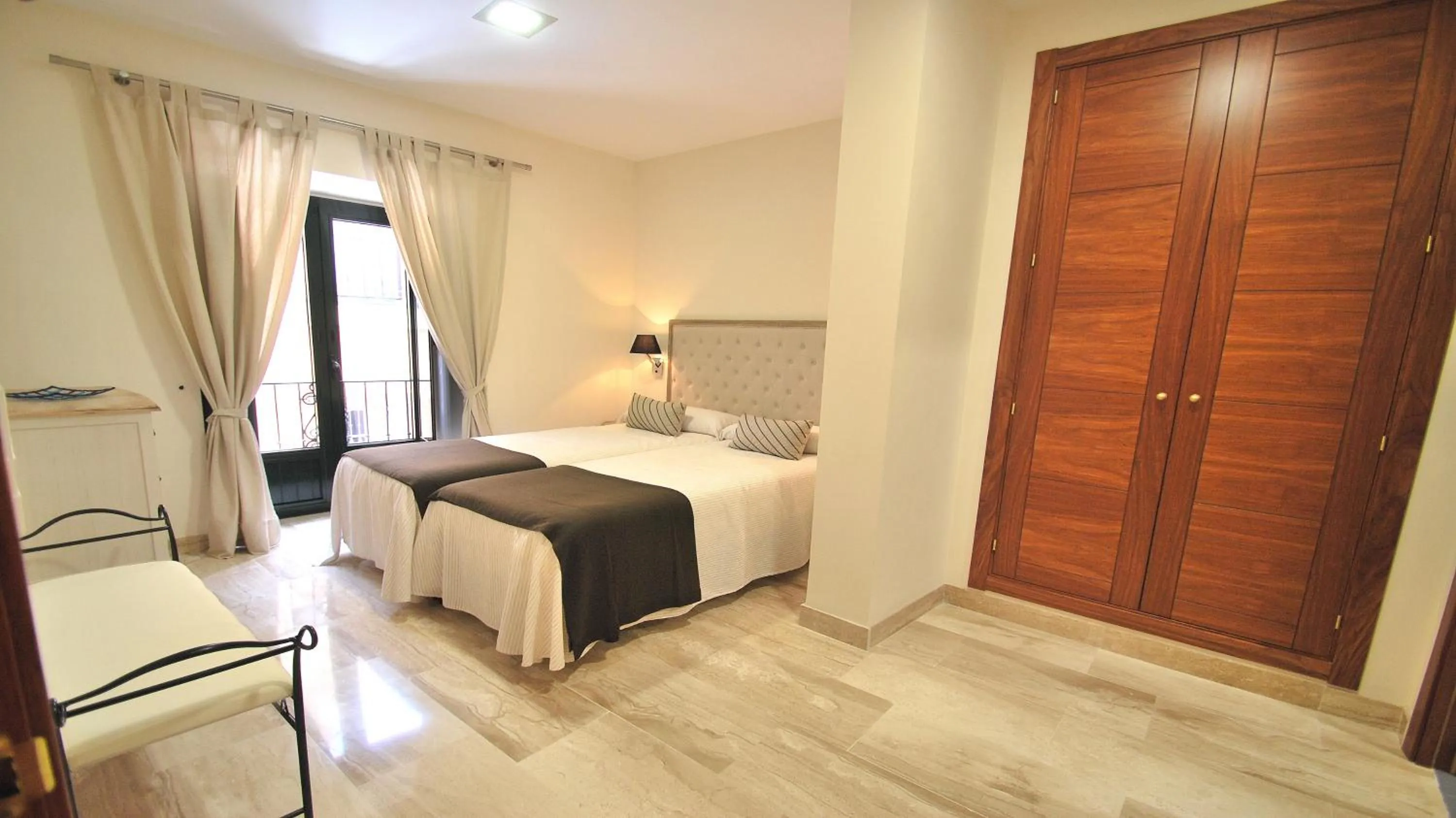 Bedroom, Bed in Apartamentos Living Sevilla Centro Maestranza