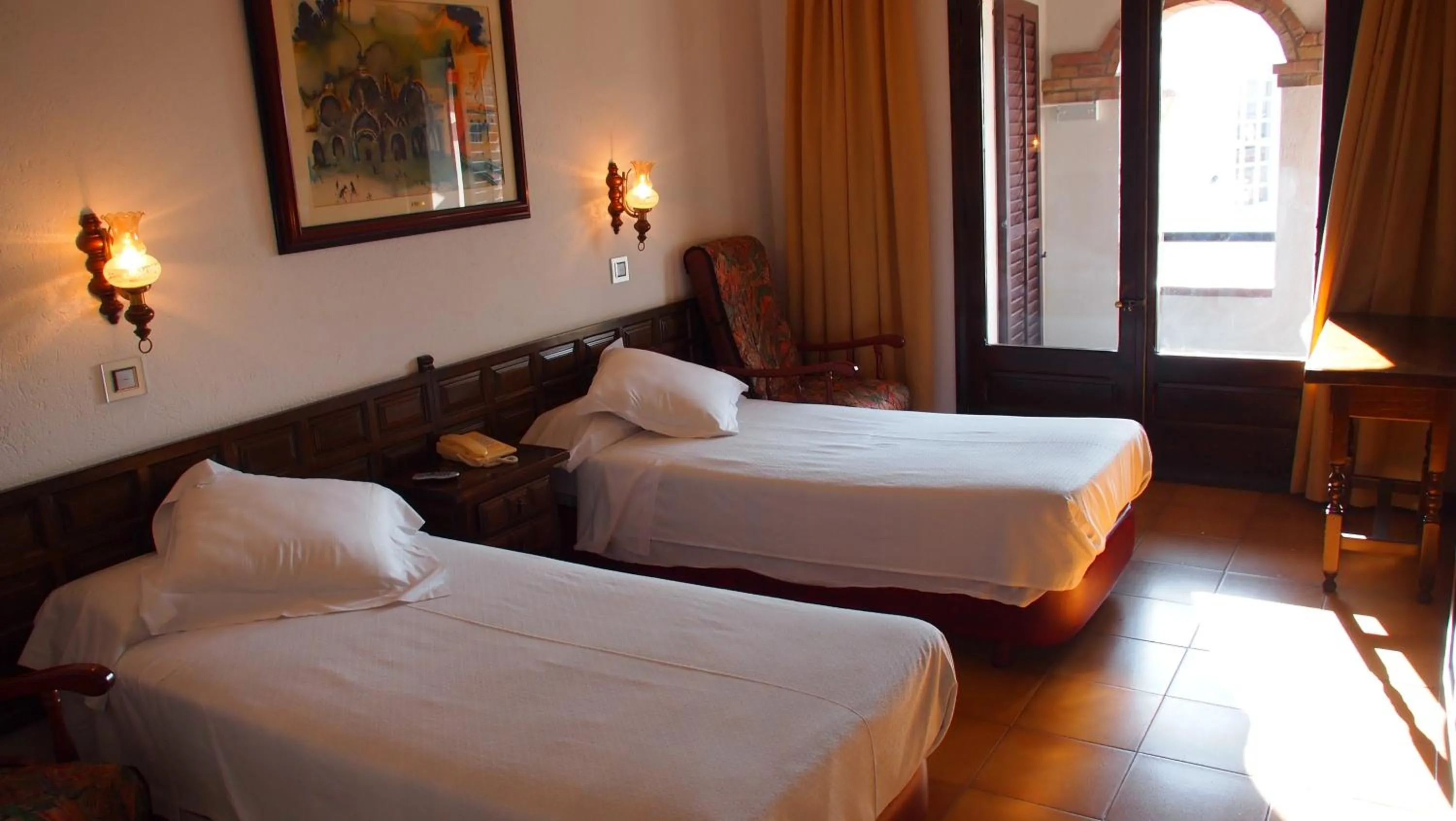 Twin Room with Balcony in Hostal Miryam