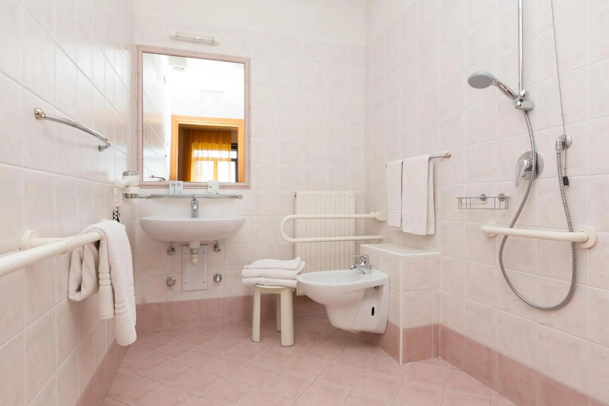 Shower in Hotel Antica Croce - Gardaslowemotion