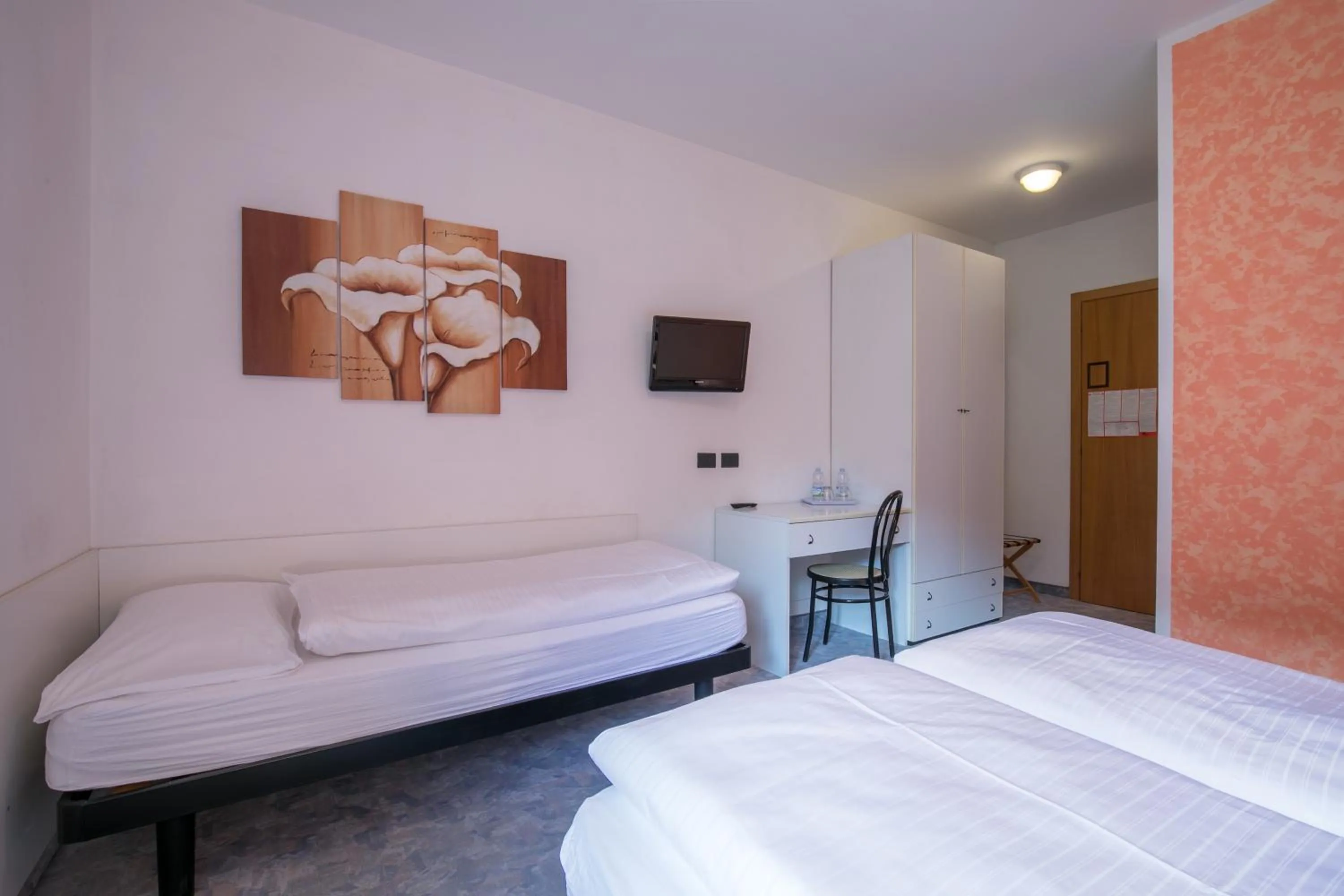 Photo of the whole room, Bed in Hotel Antica Croce - Gardaslowemotion