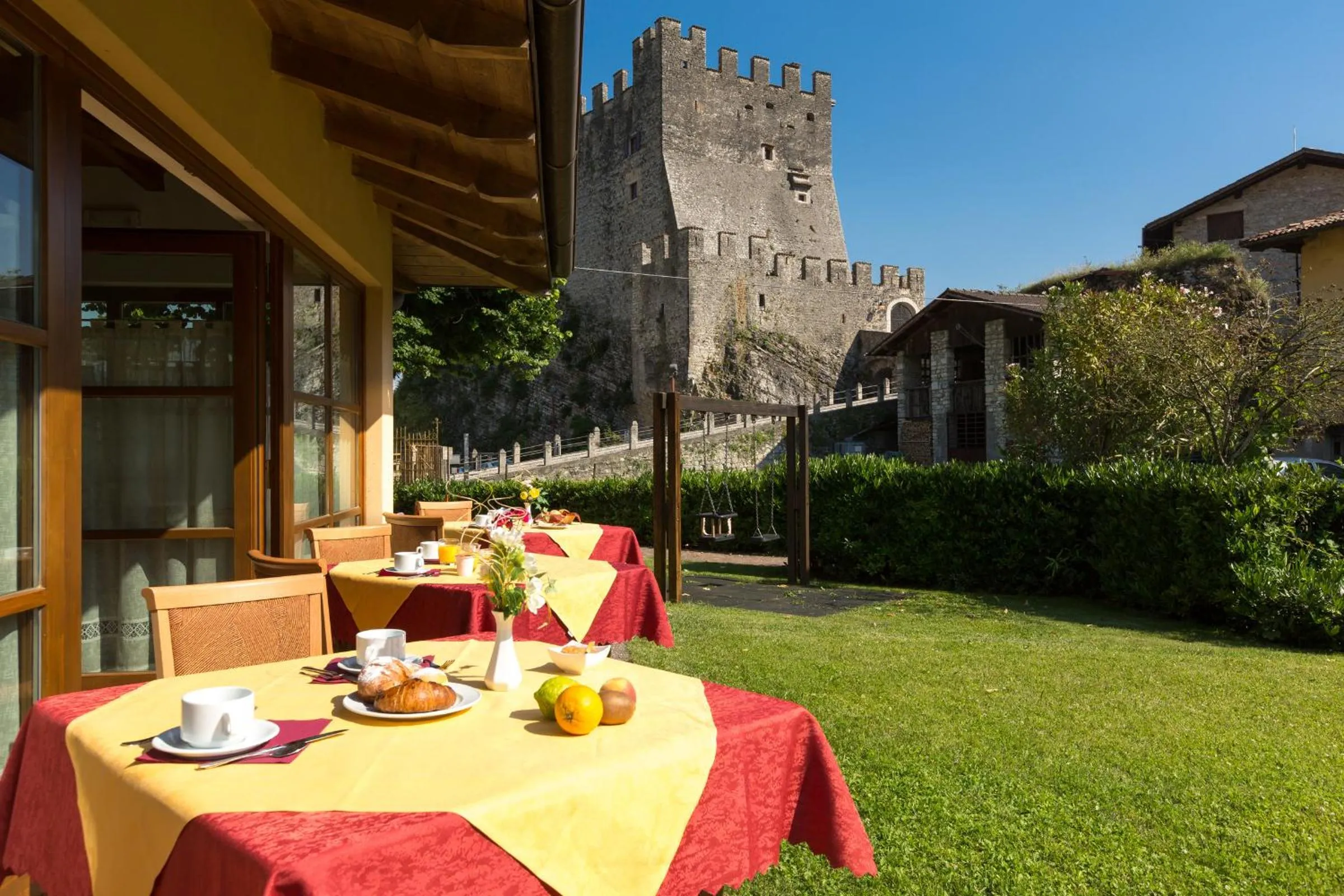Garden view in Hotel Antica Croce - Gardaslowemotion