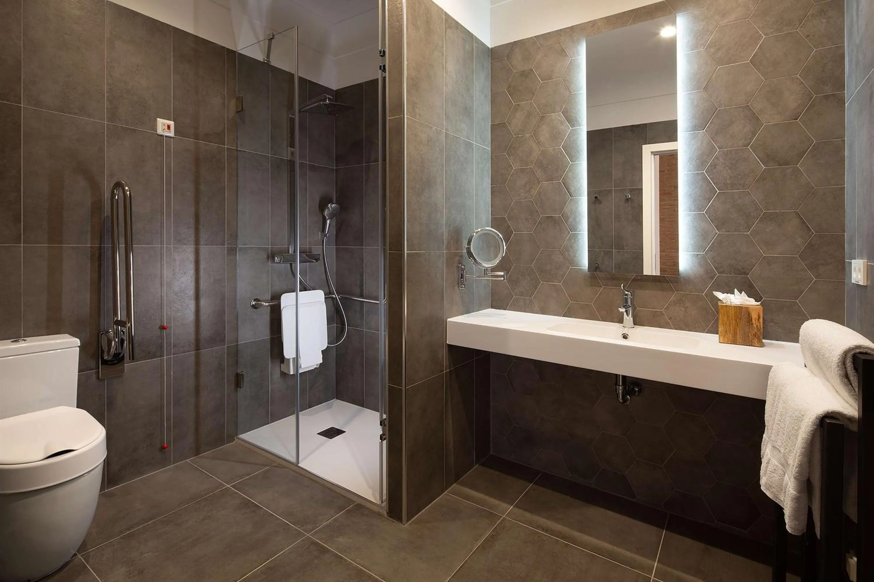 Bathroom in Atocha Hotel Madrid, Tapestry Collection by Hilton