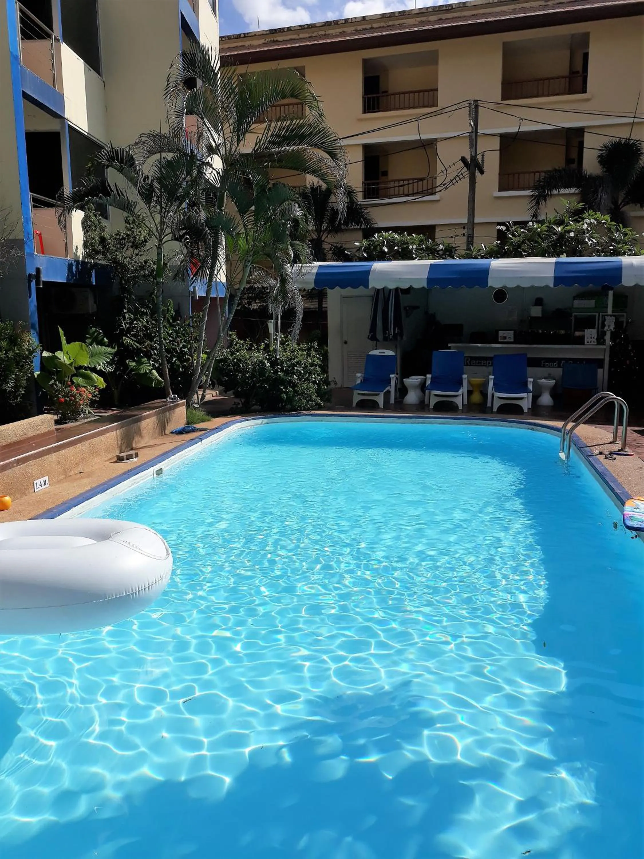 Lounge or bar in PorterHouse Beach Hotel