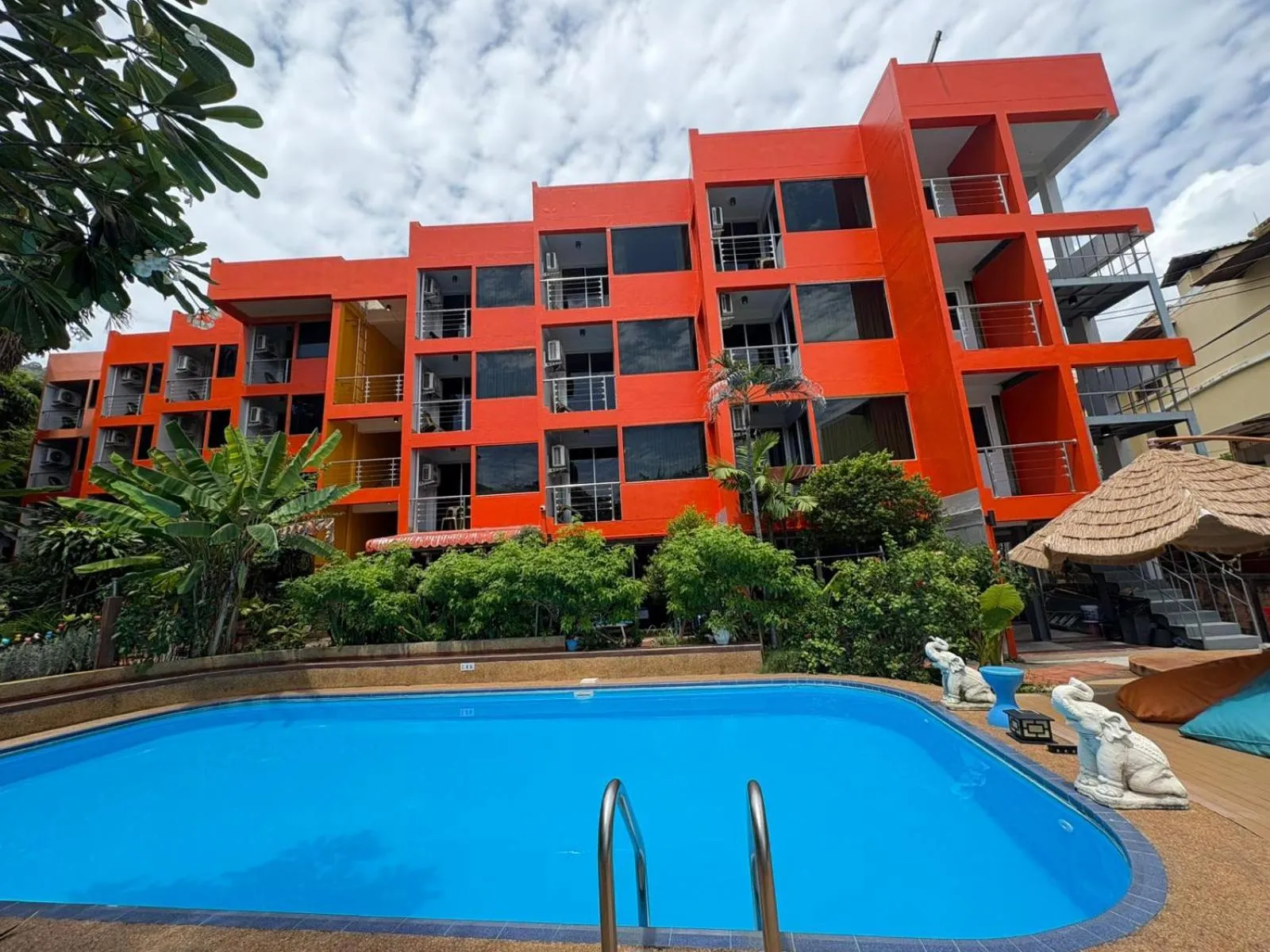 PorterHouse Beach Hotel