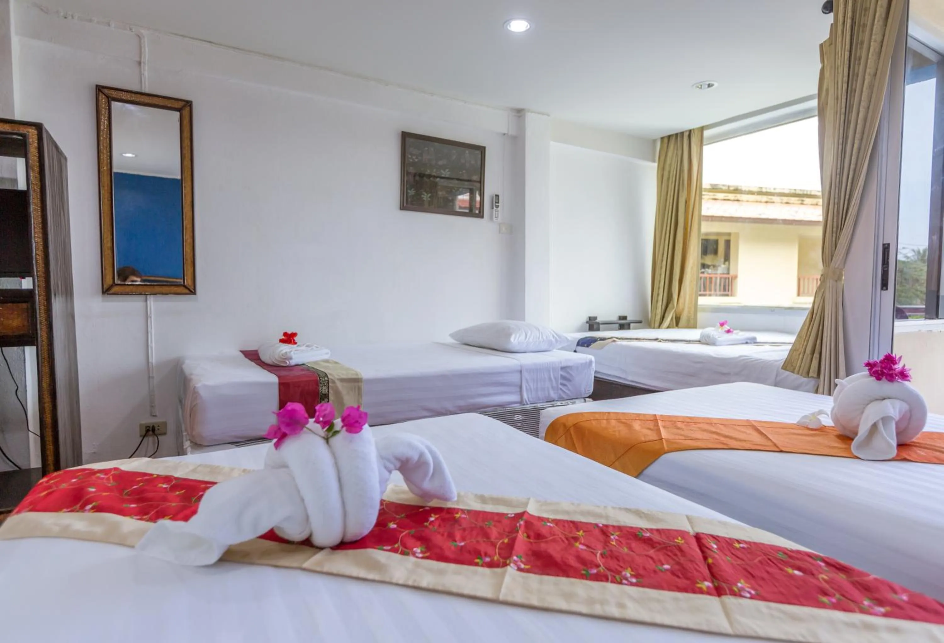 Photo of the whole room, Bed in PorterHouse Beach Hotel