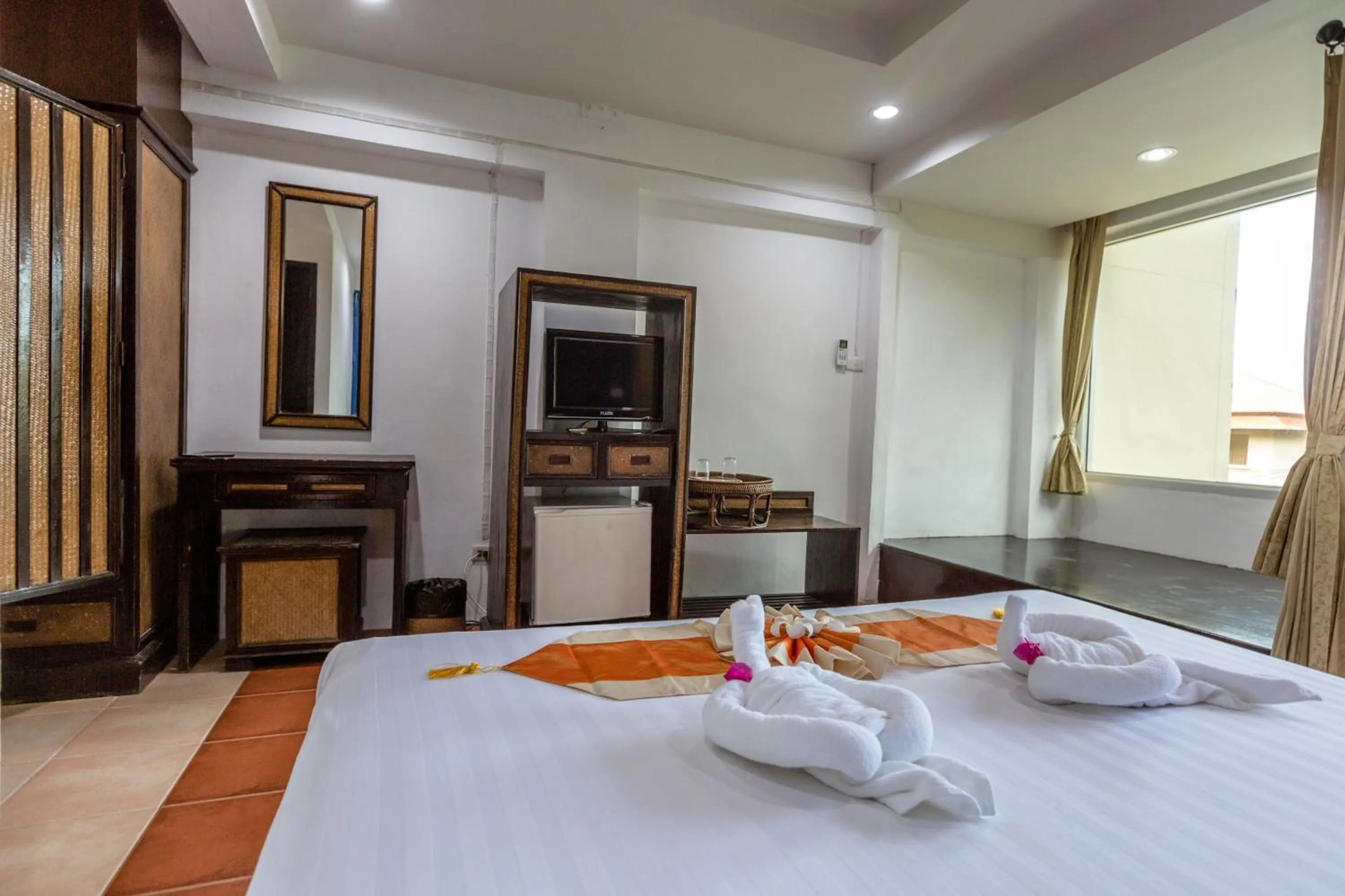 Photo of the whole room, Bed in PorterHouse Beach Hotel