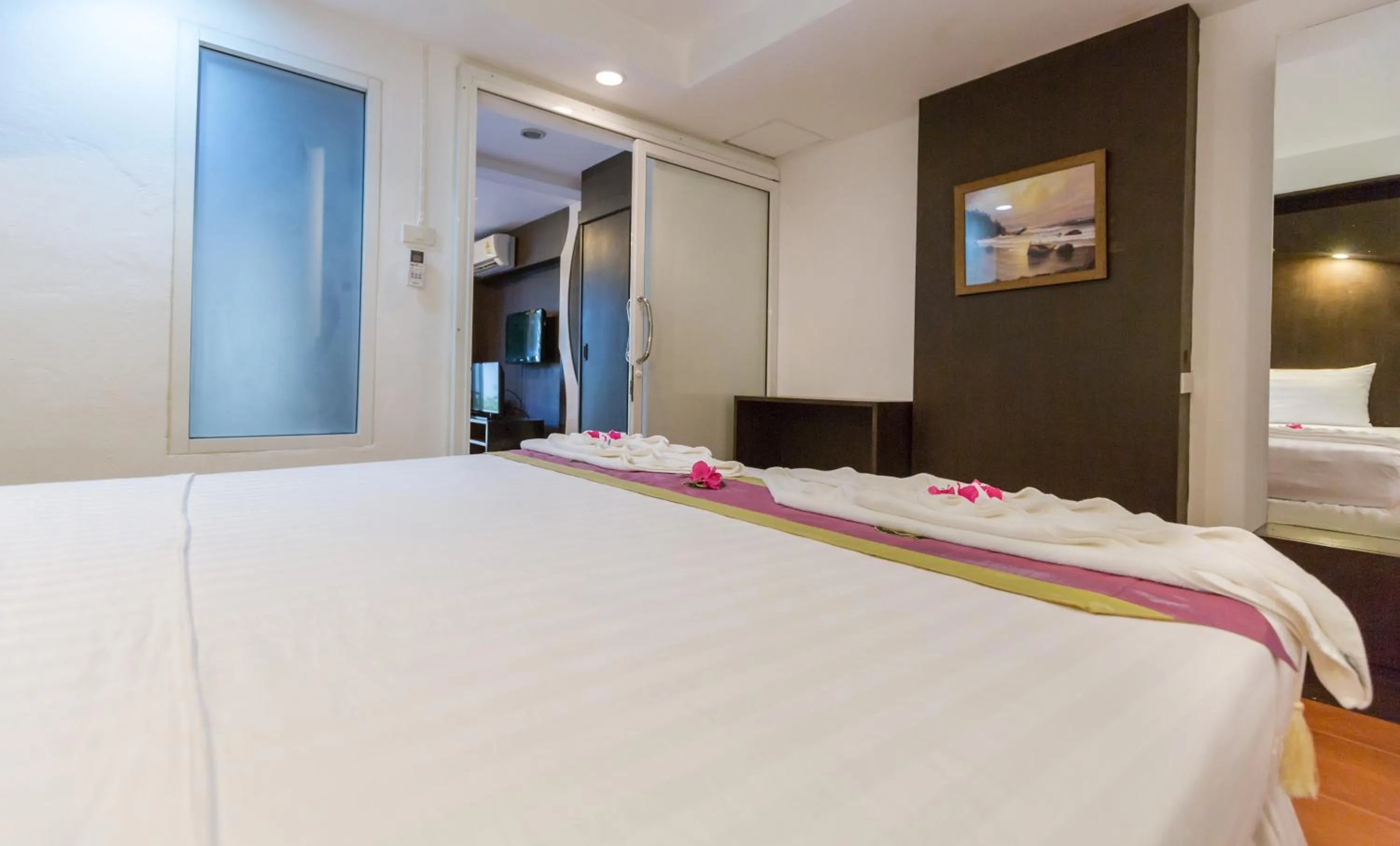 Bed in PorterHouse Beach Hotel