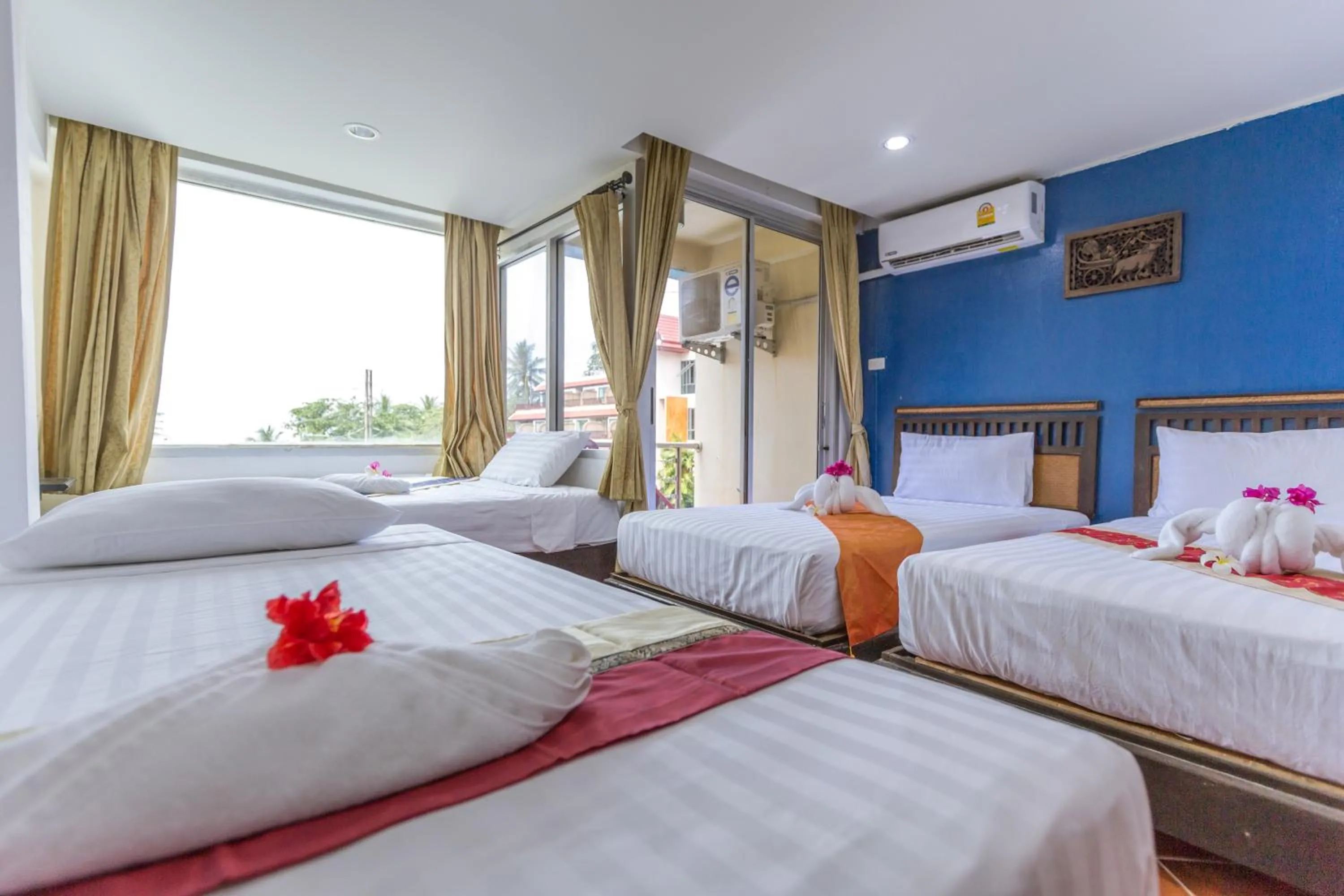 Photo of the whole room, Bed in PorterHouse Beach Hotel