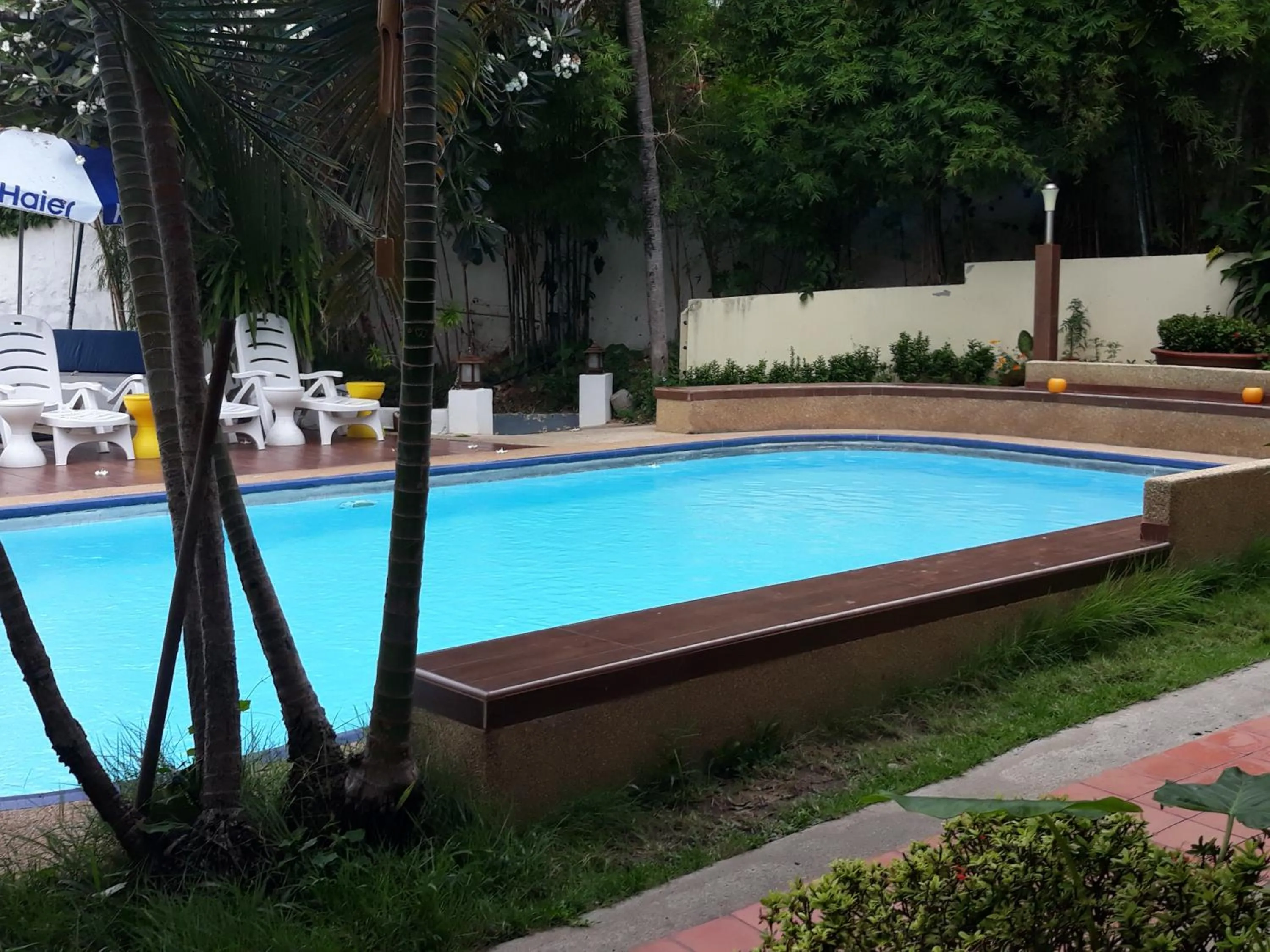 Pool view in PorterHouse Beach Hotel