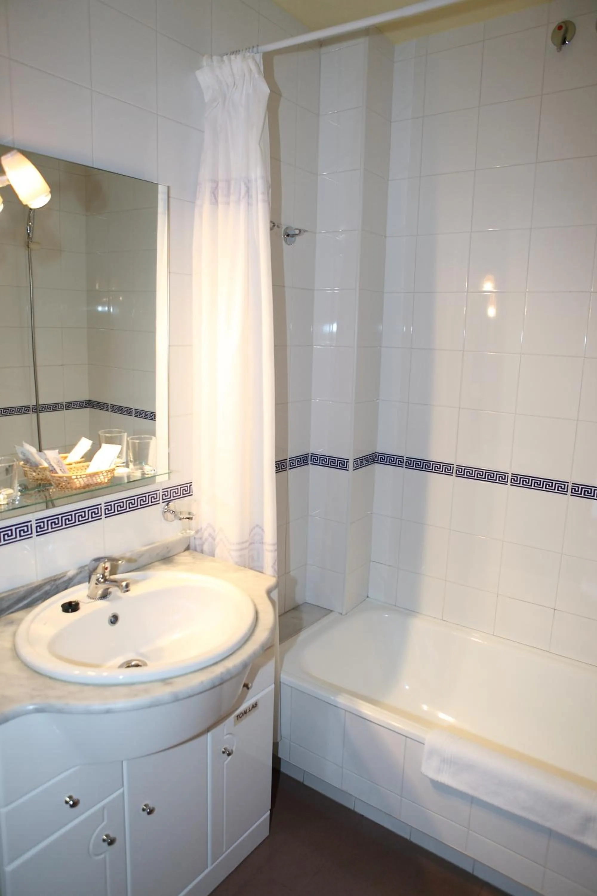 Bathroom in Hotel Bello