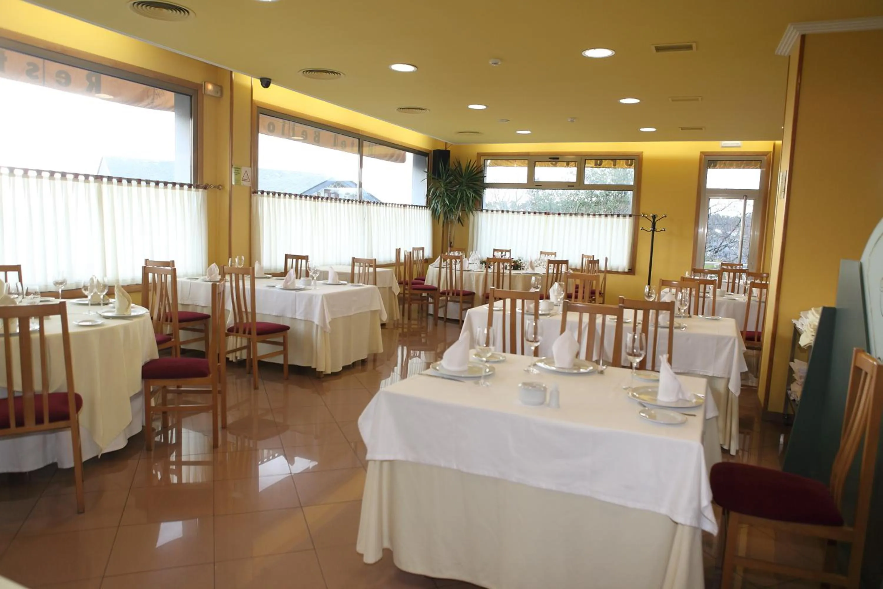 Restaurant/places to eat in Hotel Bello