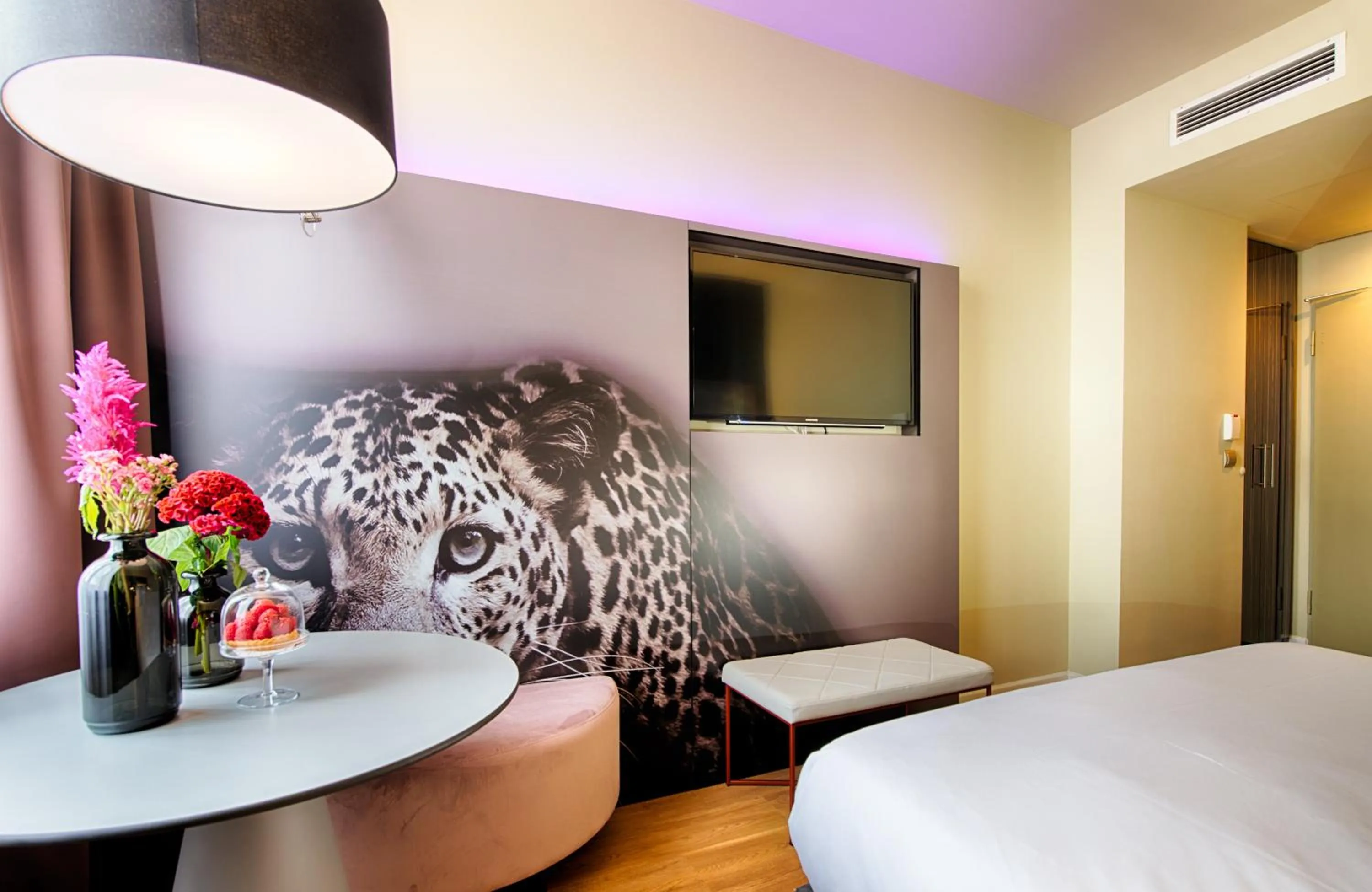 Photo of the whole room, Bed in NYX Hotel Mannheim by Leonardo Hotels