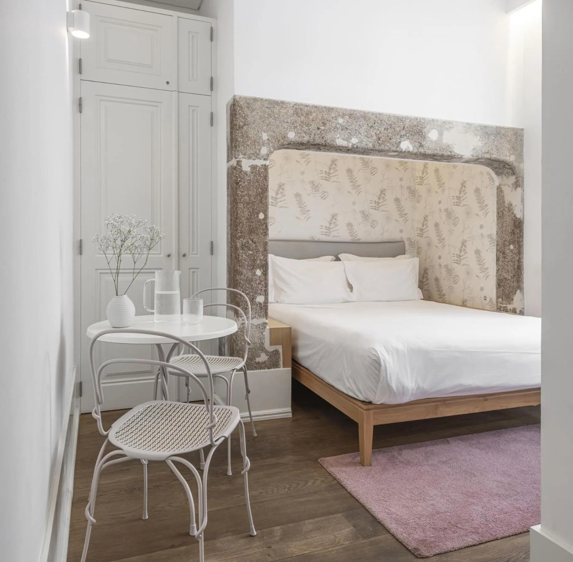 Seating area, Bed in Boutique Chiado Suites
