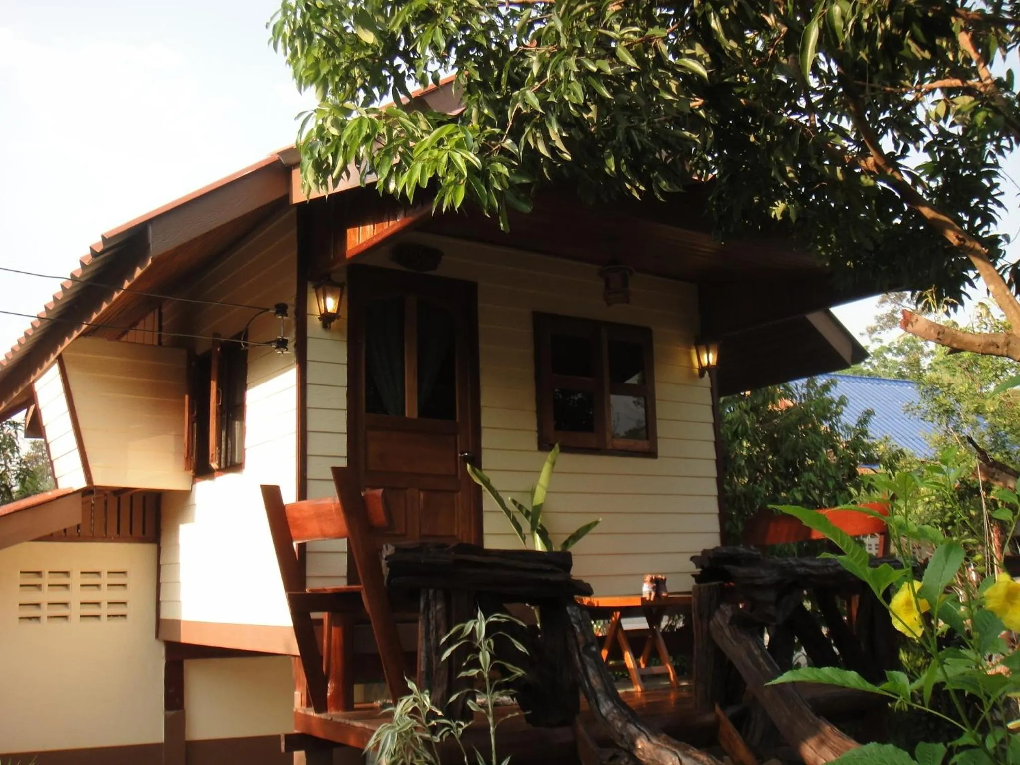 Facade/entrance in Sangsawang Resort