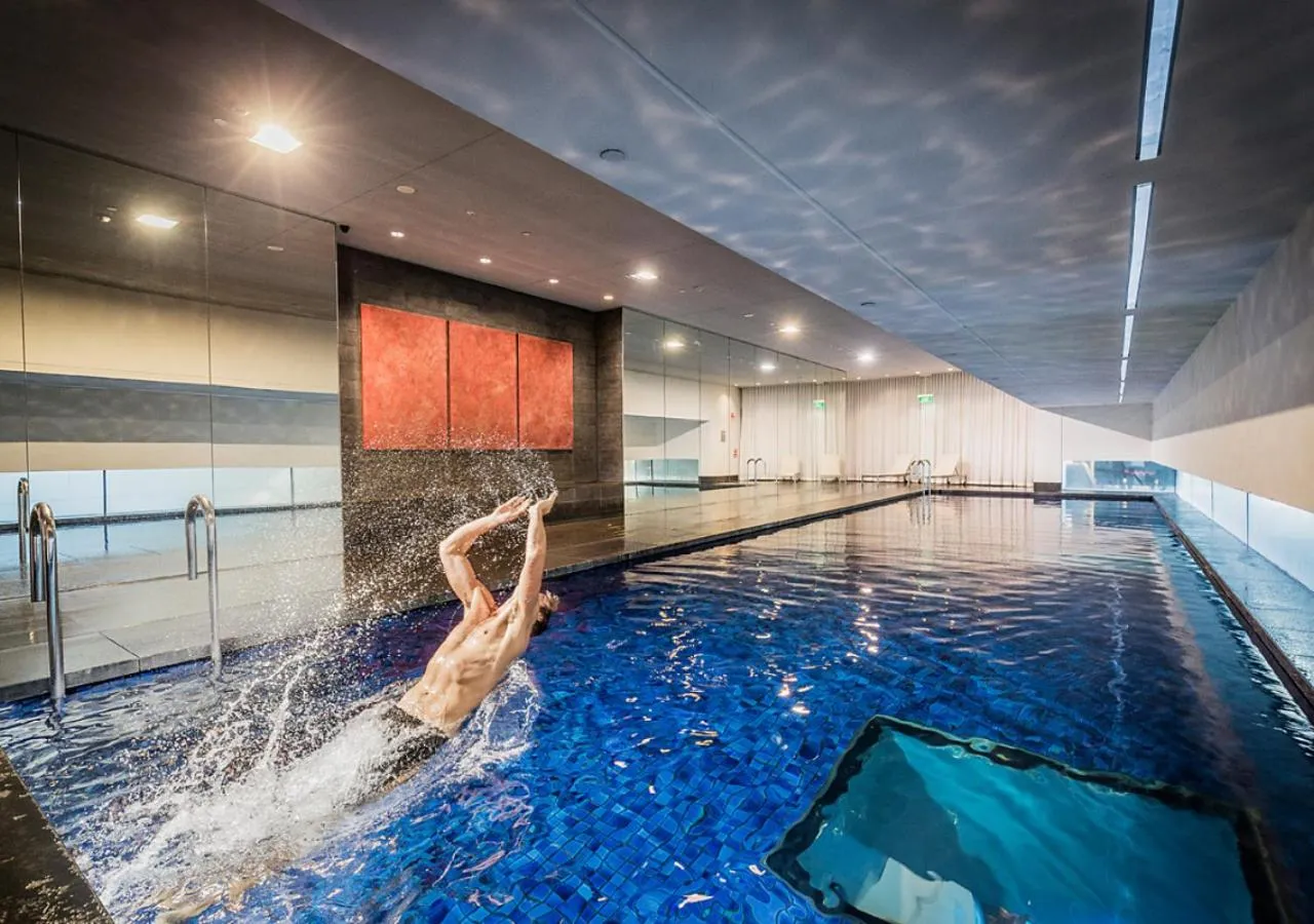 Swimming pool in Fraser Suites Sydney