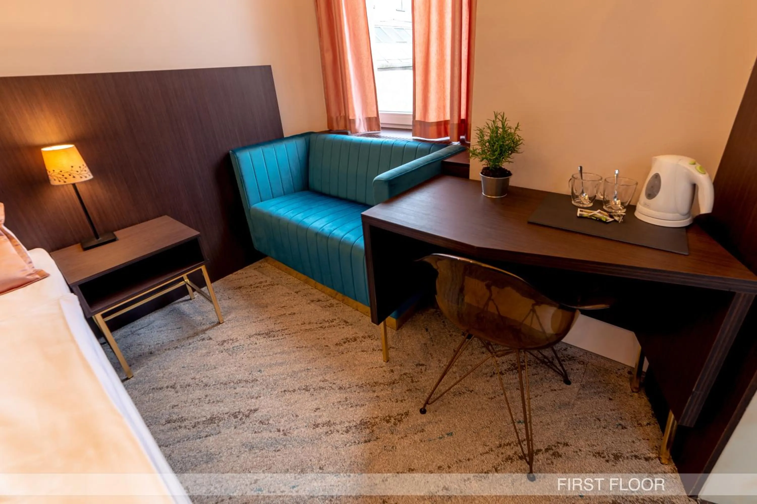 Seating area, Bed in Center Ljubljana