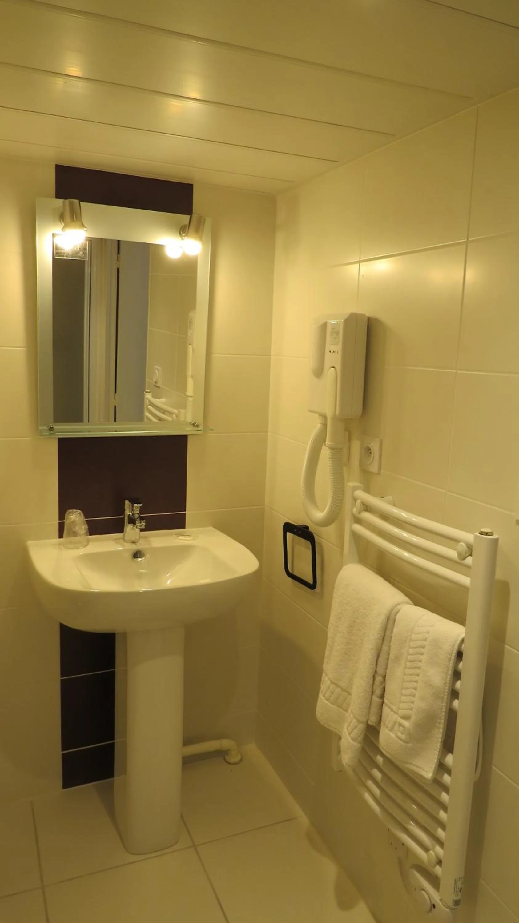 Bathroom in Hôtel de Clèves