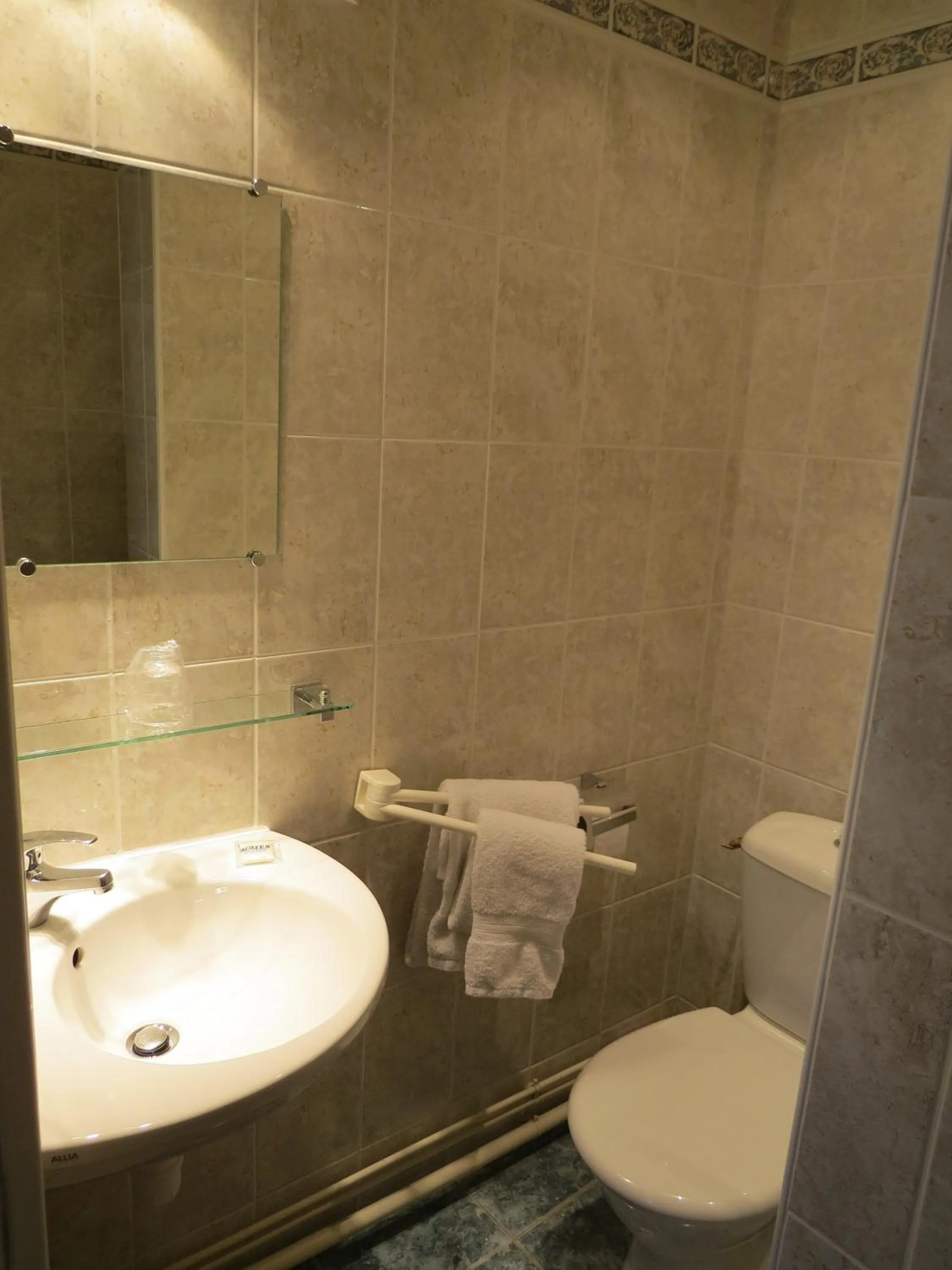 Bathroom in Hôtel de Clèves