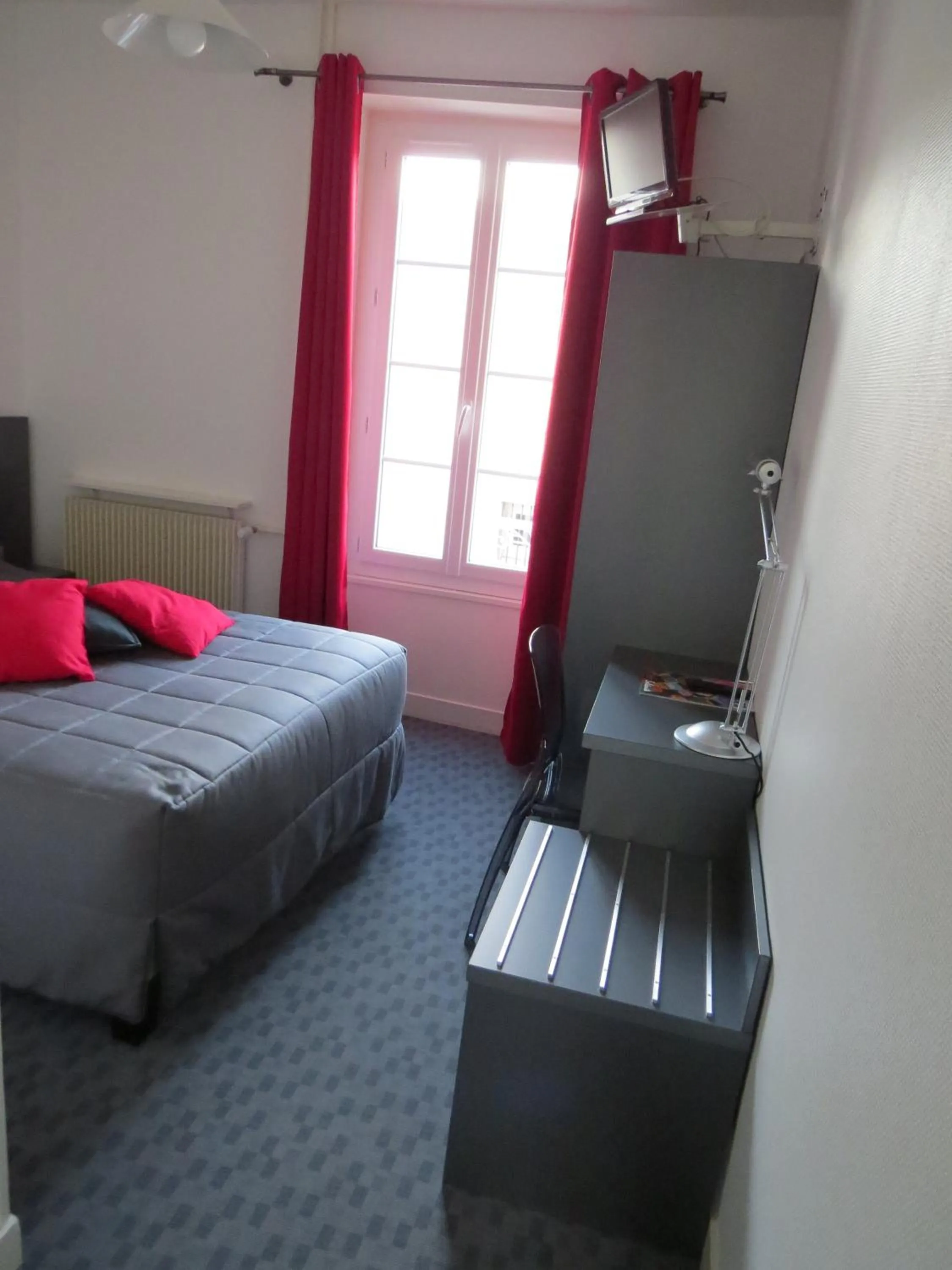 Bed in Hôtel de Clèves