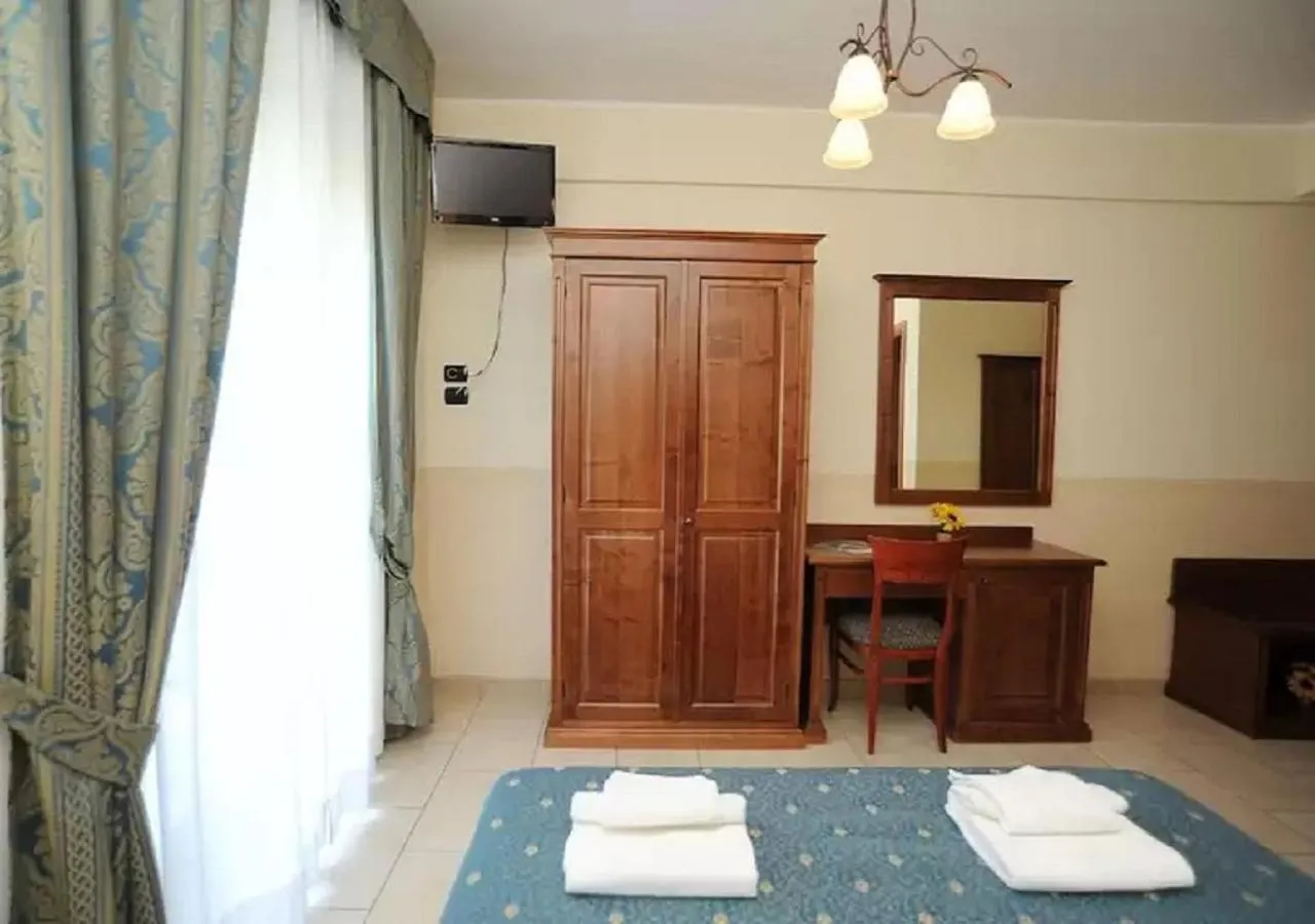 Bedroom in Hotel Il Melograno