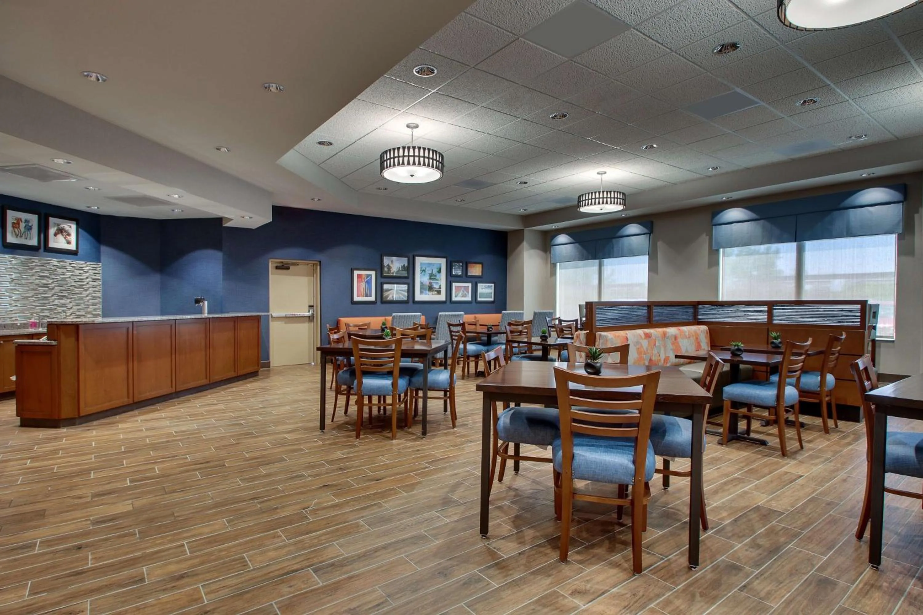 Restaurant/places to eat in Drury Inn & Suites Iowa City Coralville