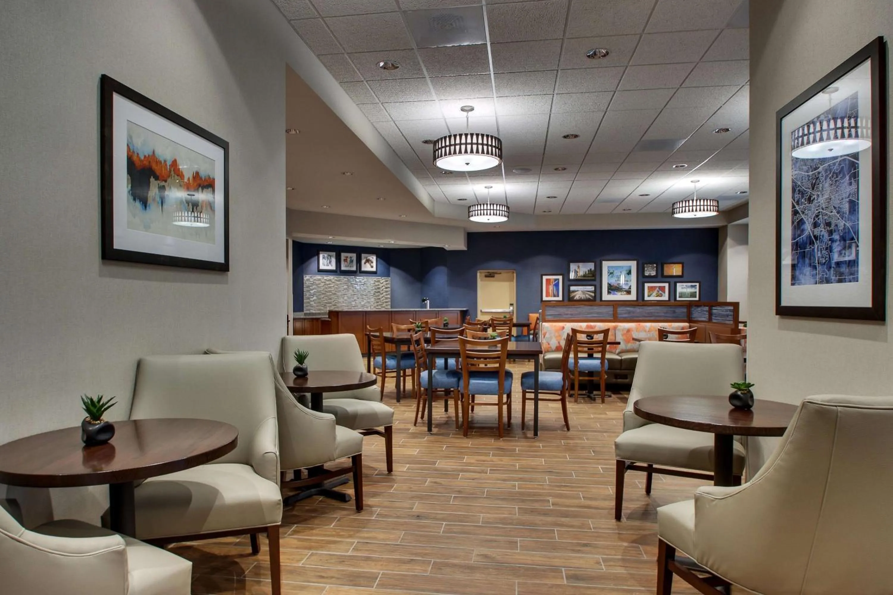 Restaurant/places to eat in Drury Inn & Suites Iowa City Coralville