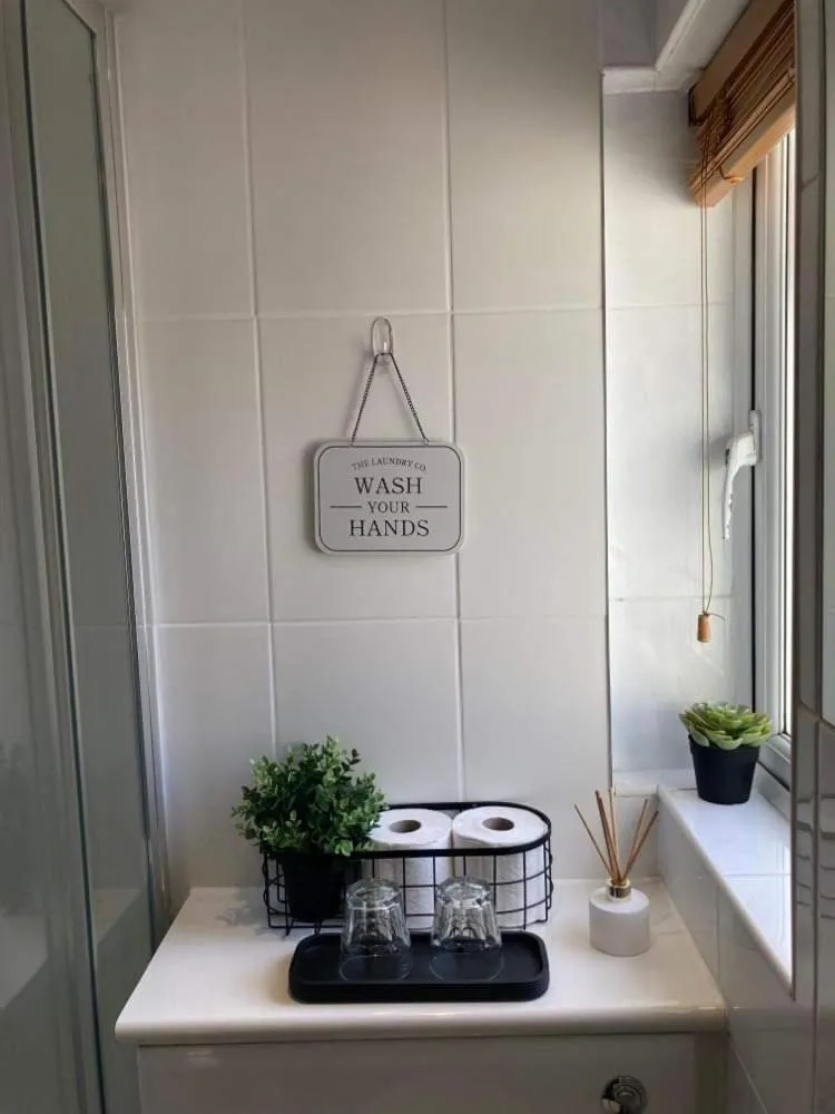 Bathroom in Blue Ball Inn, Sandygate, Exeter