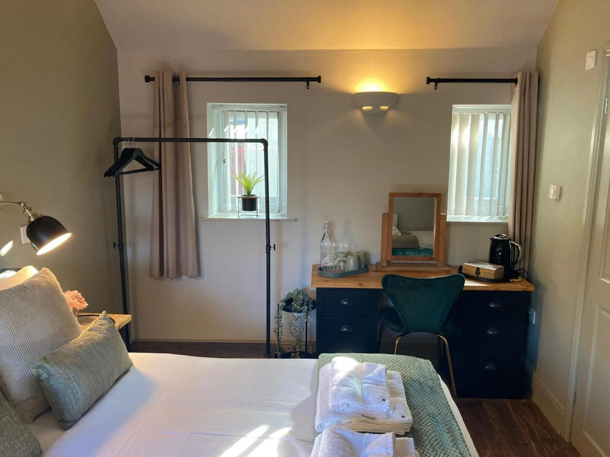 Bed in Blue Ball Inn, Sandygate, Exeter