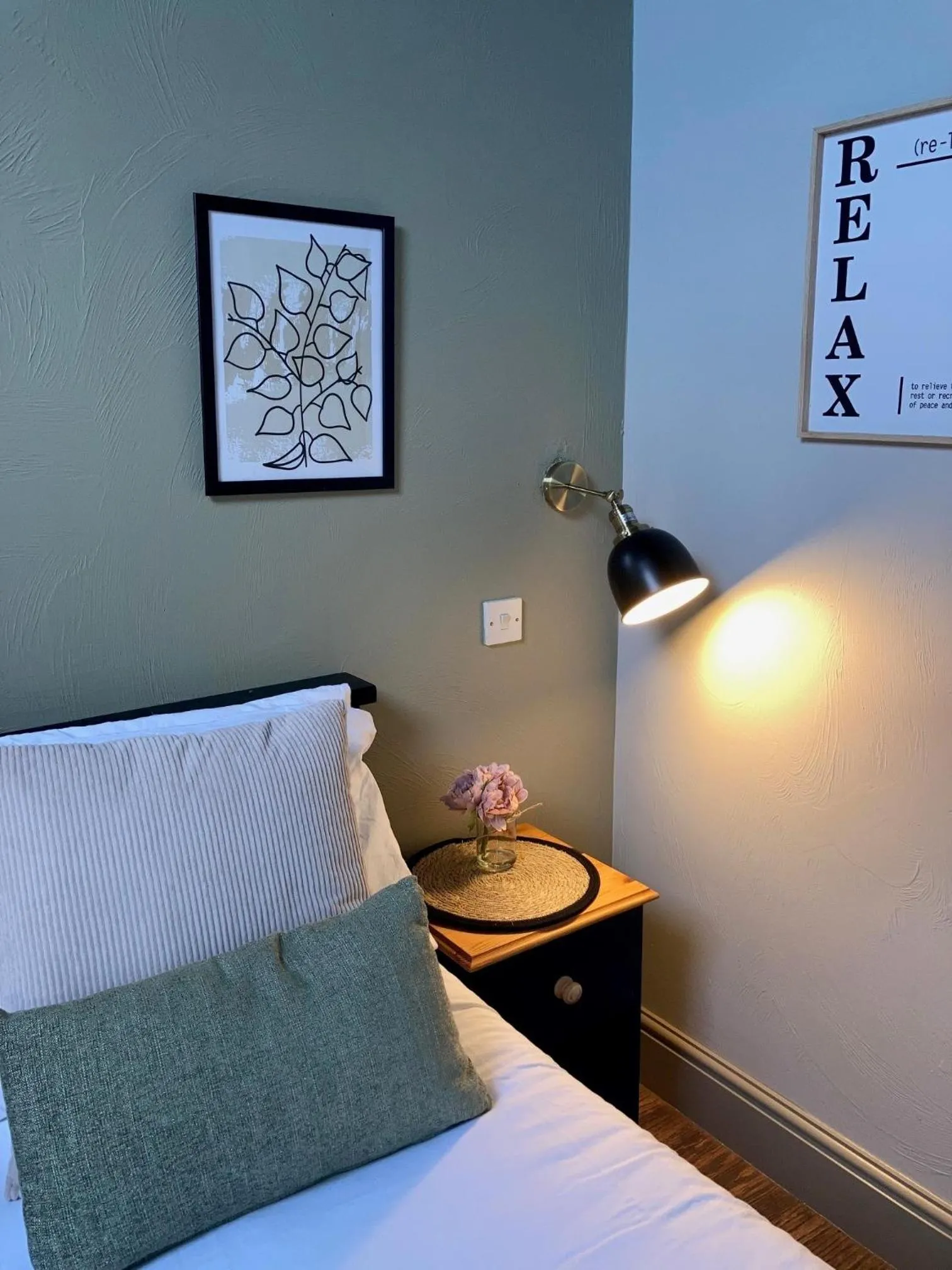 Bed in Blue Ball Inn, Sandygate, Exeter