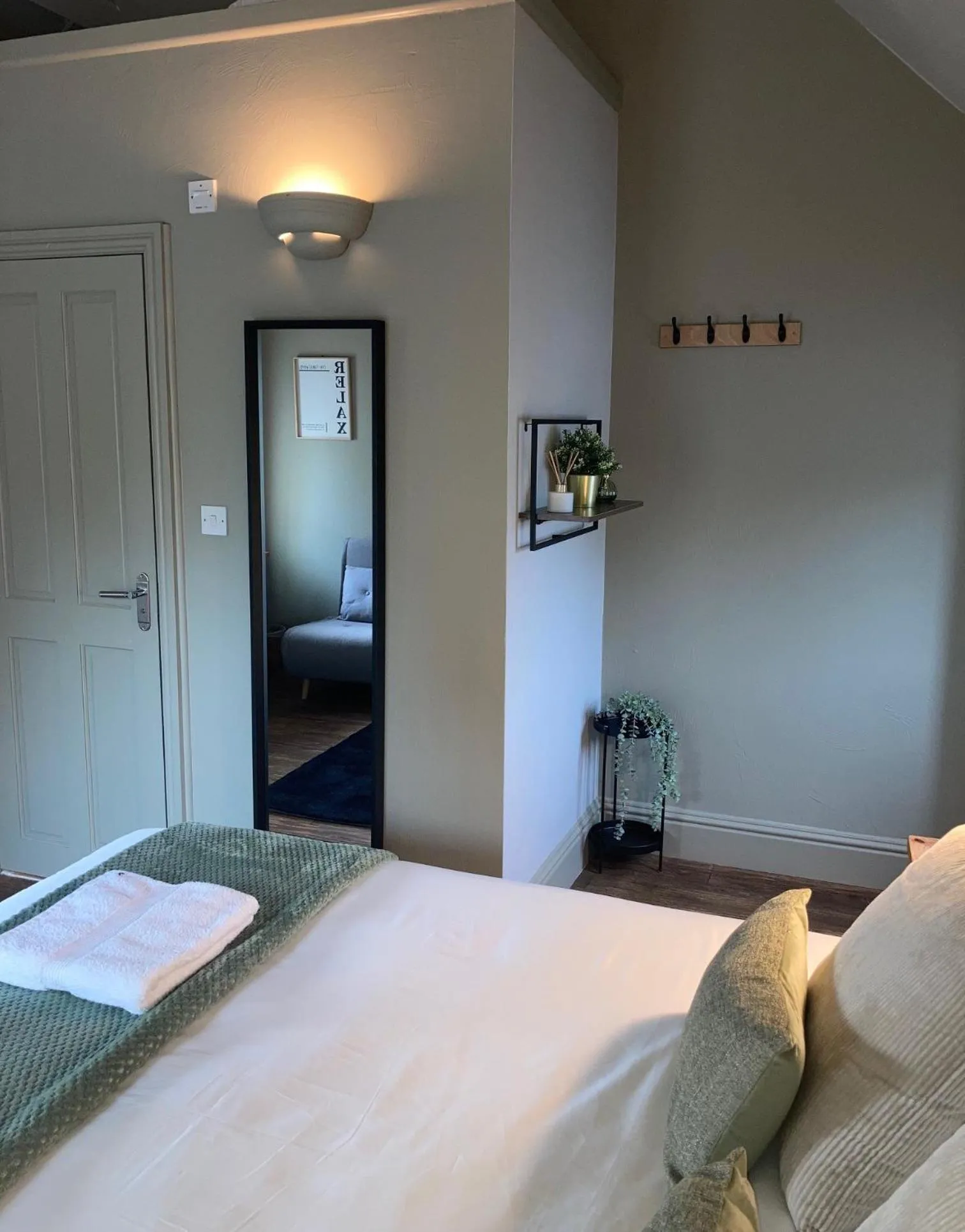 Bedroom, Bed in Blue Ball Inn, Sandygate, Exeter